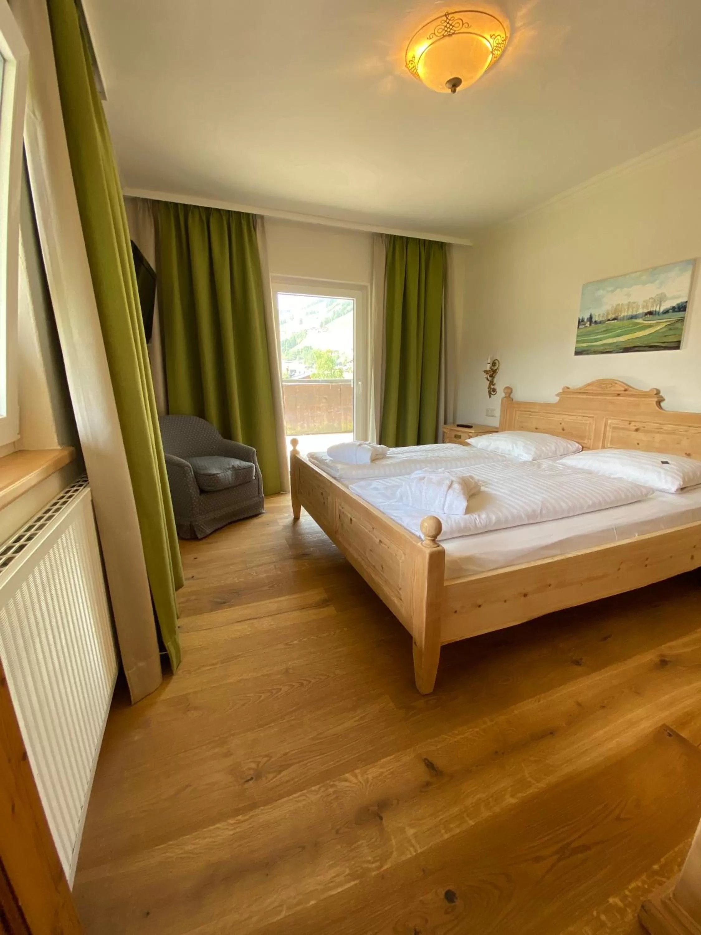 Bedroom, Bed in Stammhaus im Hotel Alpine Palace