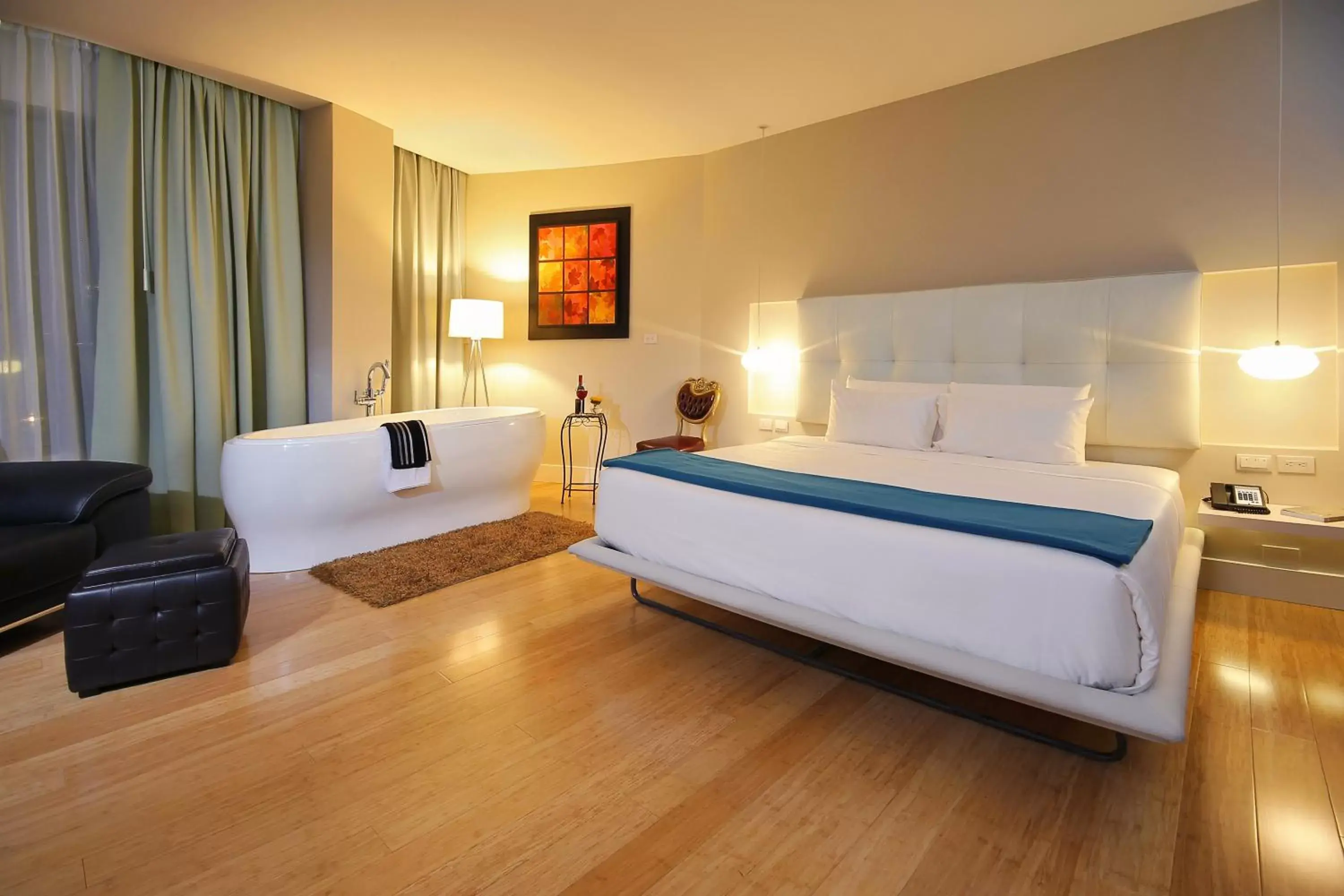 Bedroom, Bed in TRYP by Wyndham Cuenca Zahir