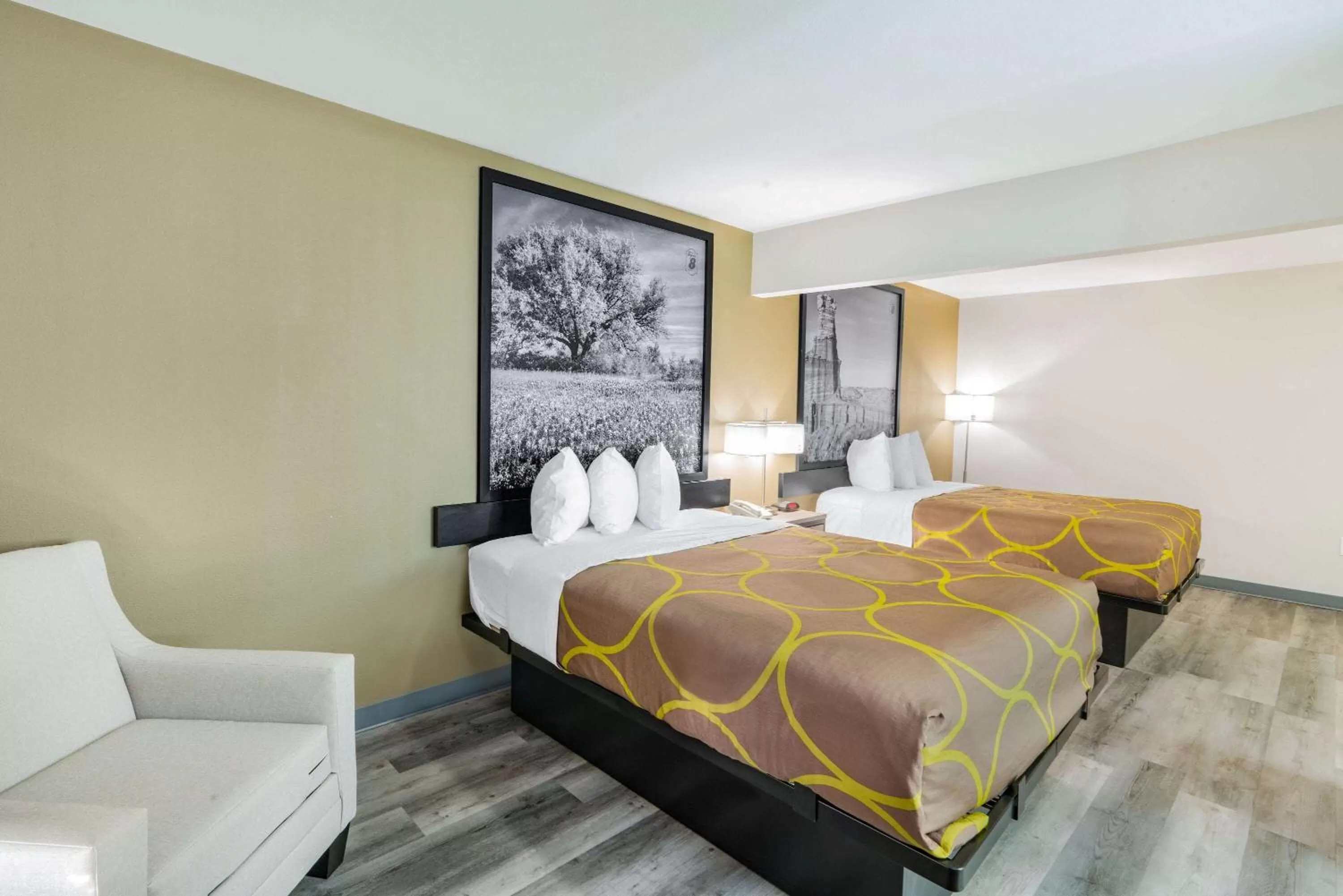 Photo of the whole room, Bed in Super 8 by Wyndham Amarillo West