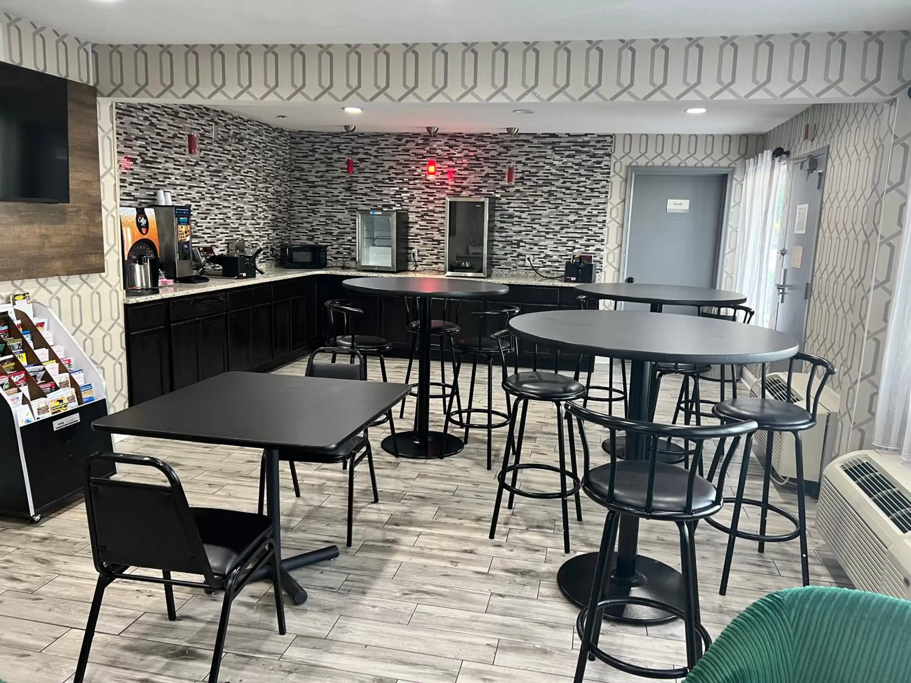 Breakfast in Clarion Pointe - Greensboro Coliseum Area Breakfast in Clarion Pointe - Greensboro Coliseum Area