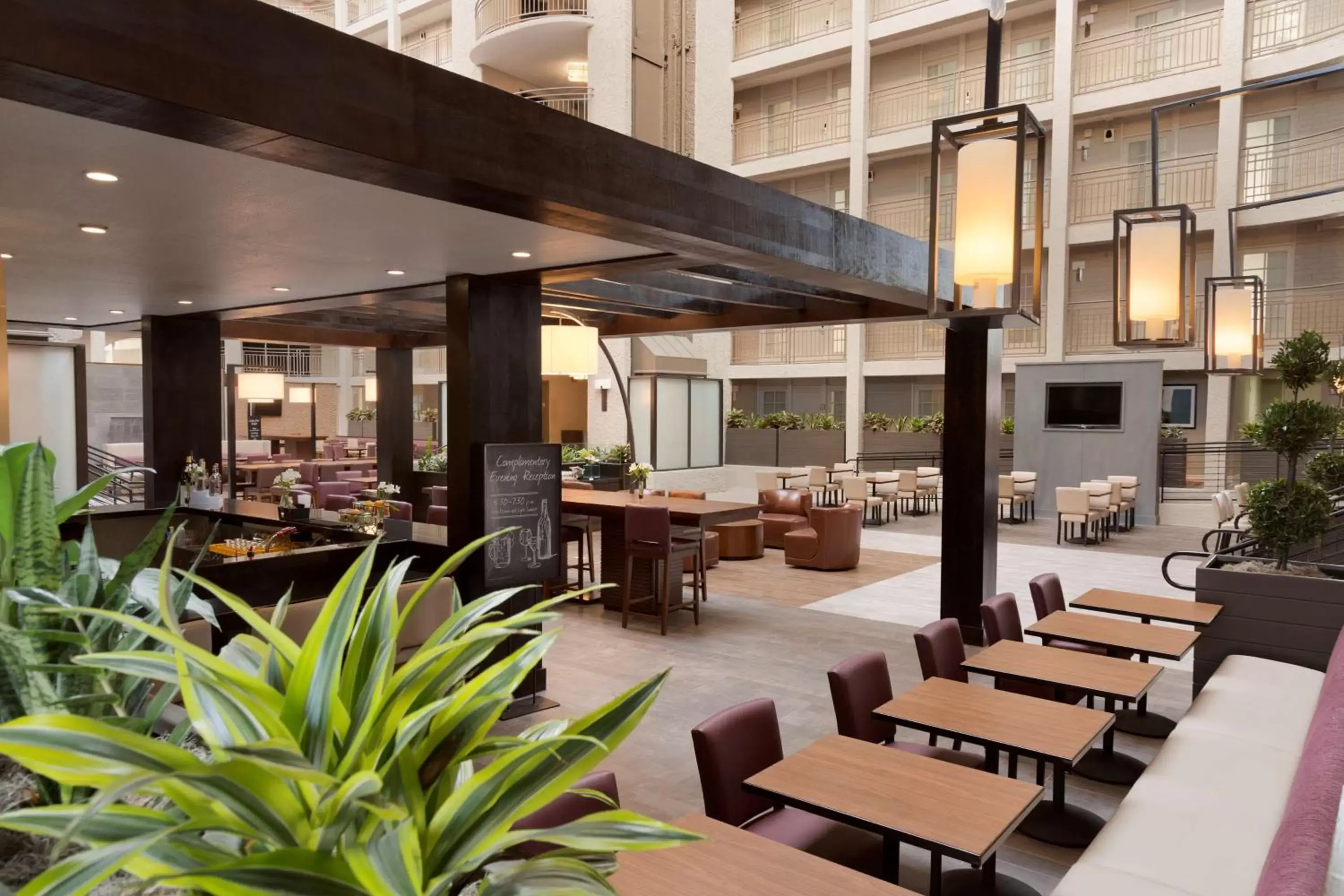 Lounge or bar, Restaurant/Places to Eat in Embassy Suites by Hilton El Paso