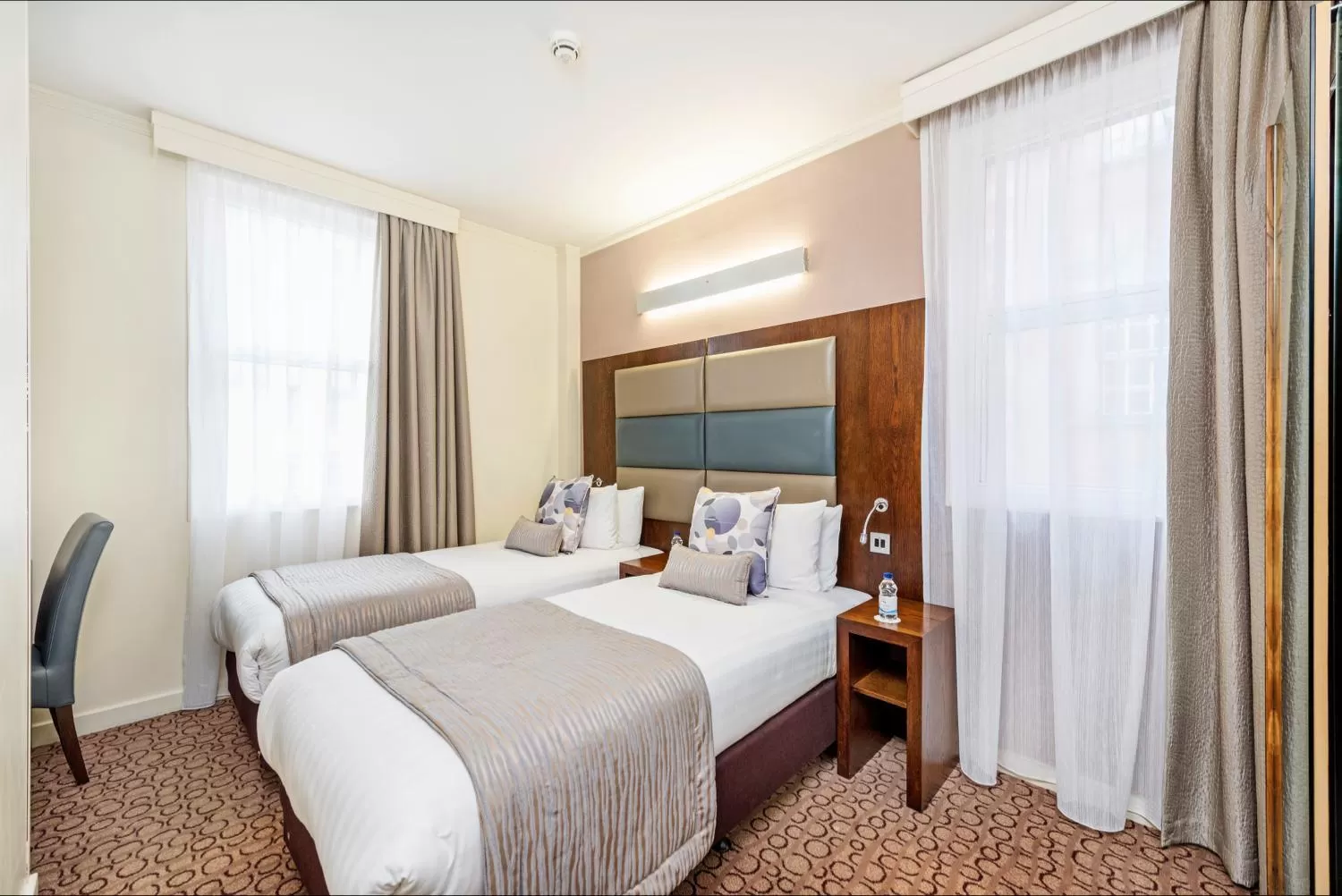 Photo of the whole room, Bed in Mercure London Paddington Hotel