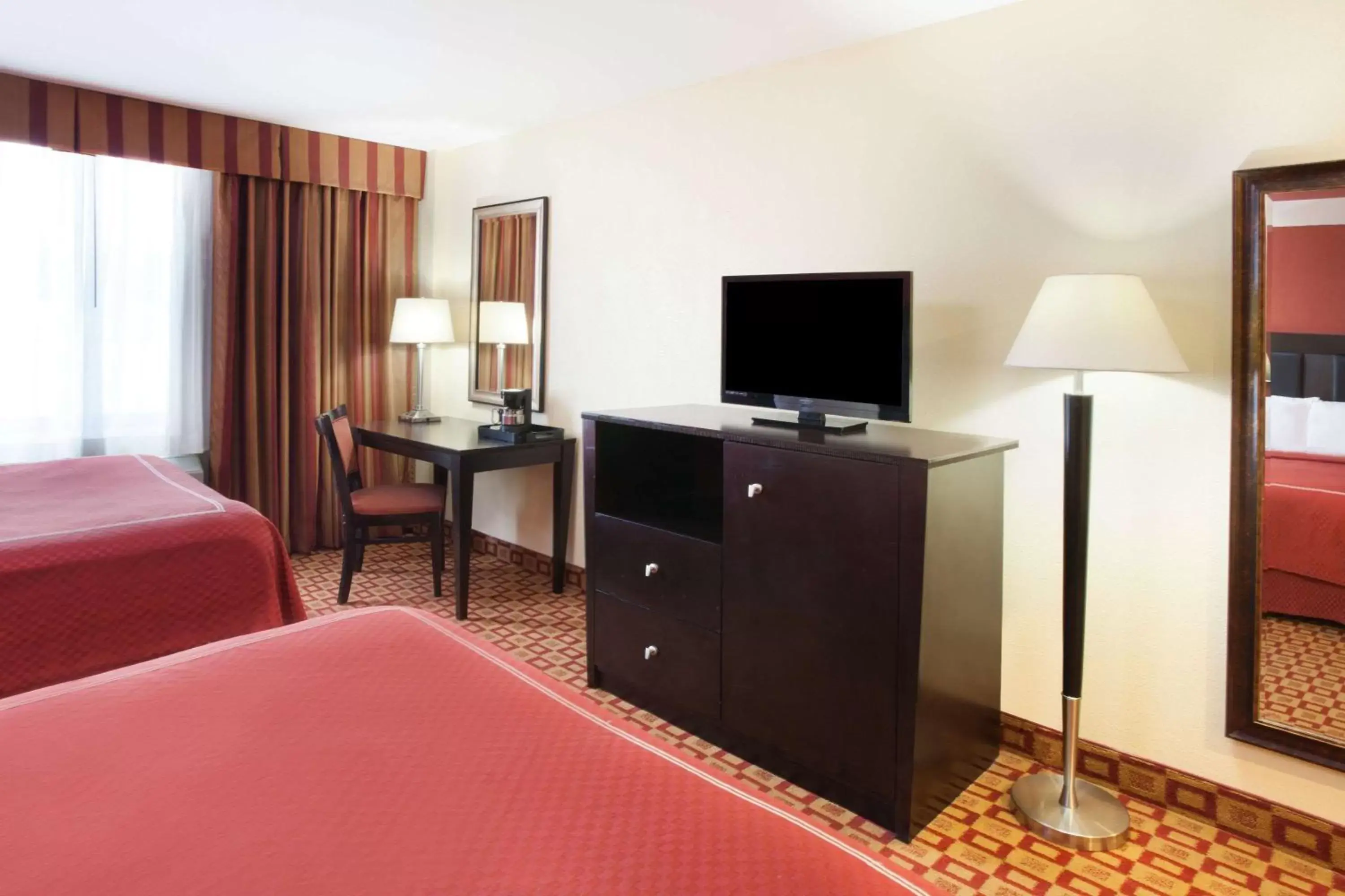 Photo of the whole room, TV/Entertainment Center in Super 8 by Wyndham Chicago Northlake O'Hare South