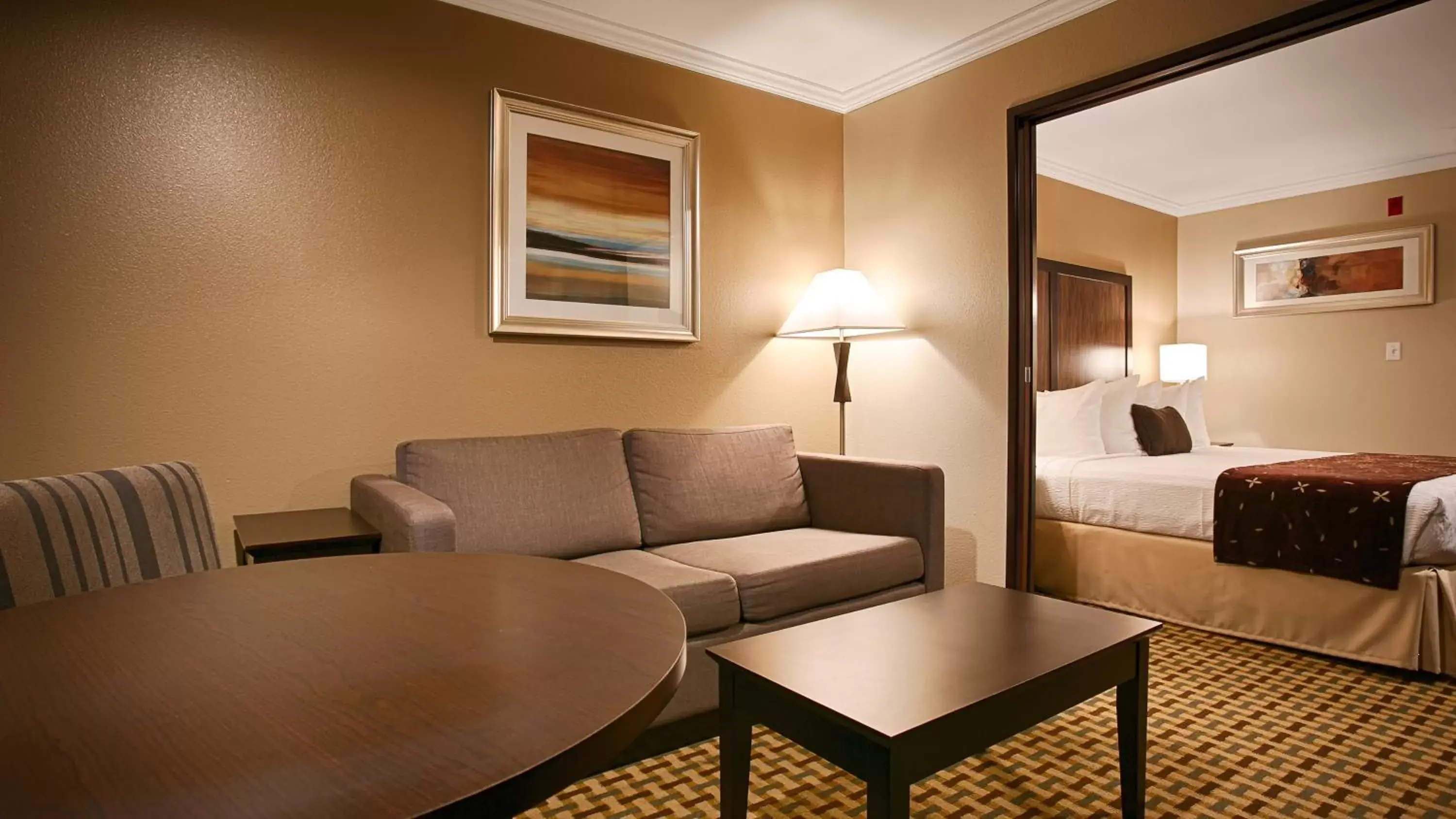 Living room, Seating Area in Best Western Plus Orchid Hotel & Suites