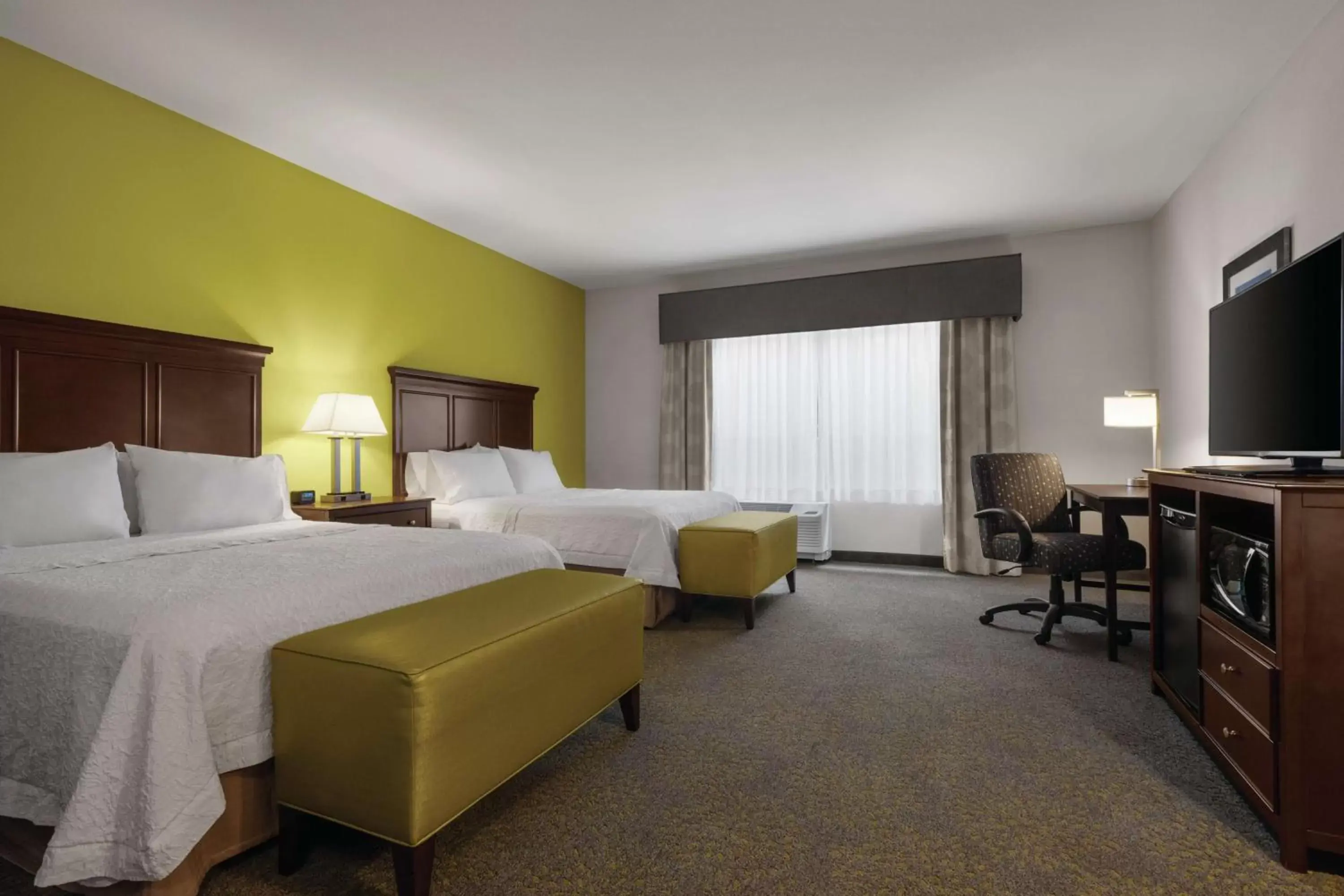 Bedroom, Bed in Hampton Inn & Suites Mishawaka/South Bend at Heritage Square Bedroom, Bed in Hampton Inn & Suites Mishawaka/South Bend at Heritage Square