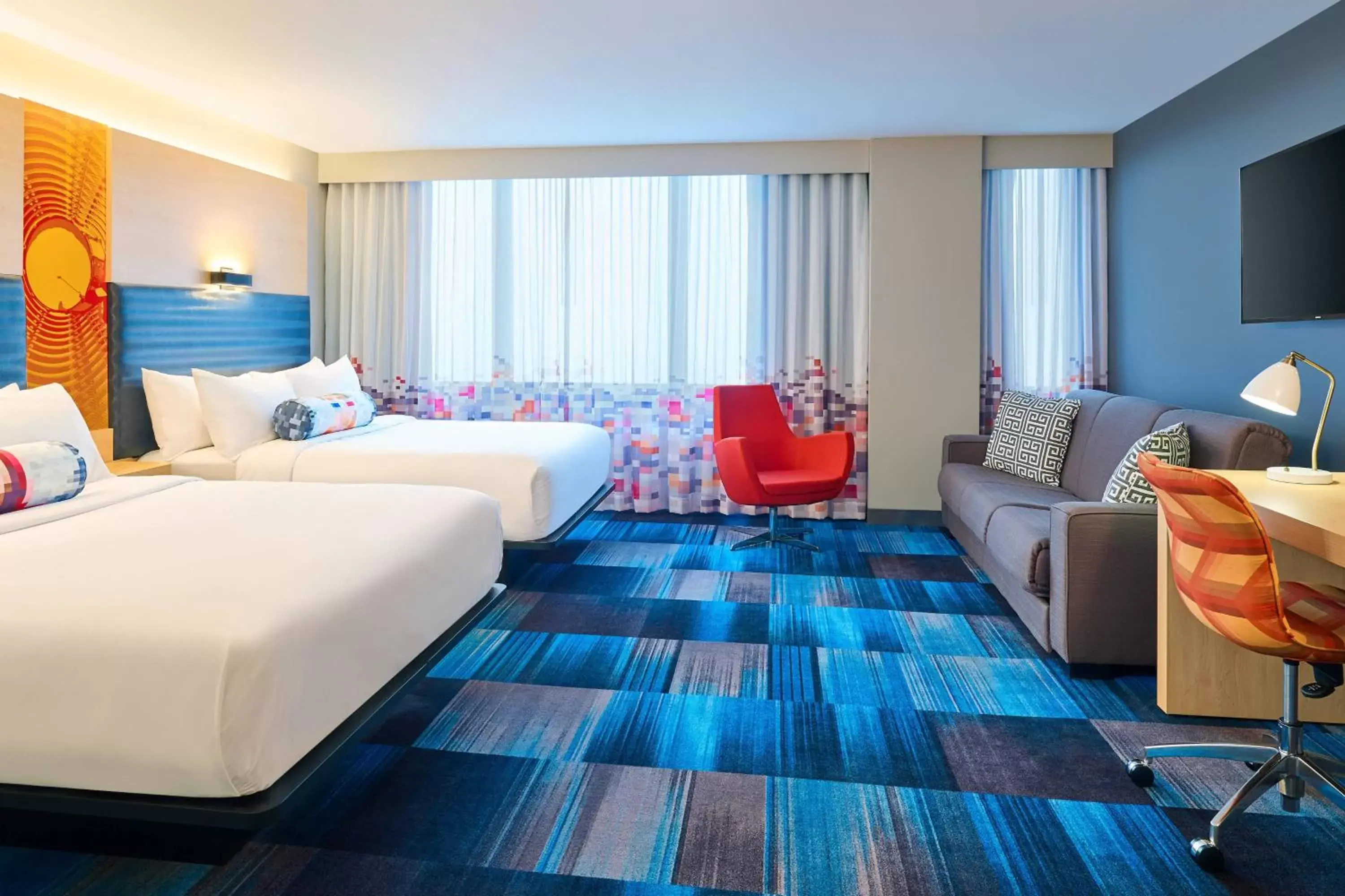Photo of the whole room in Aloft South Bend