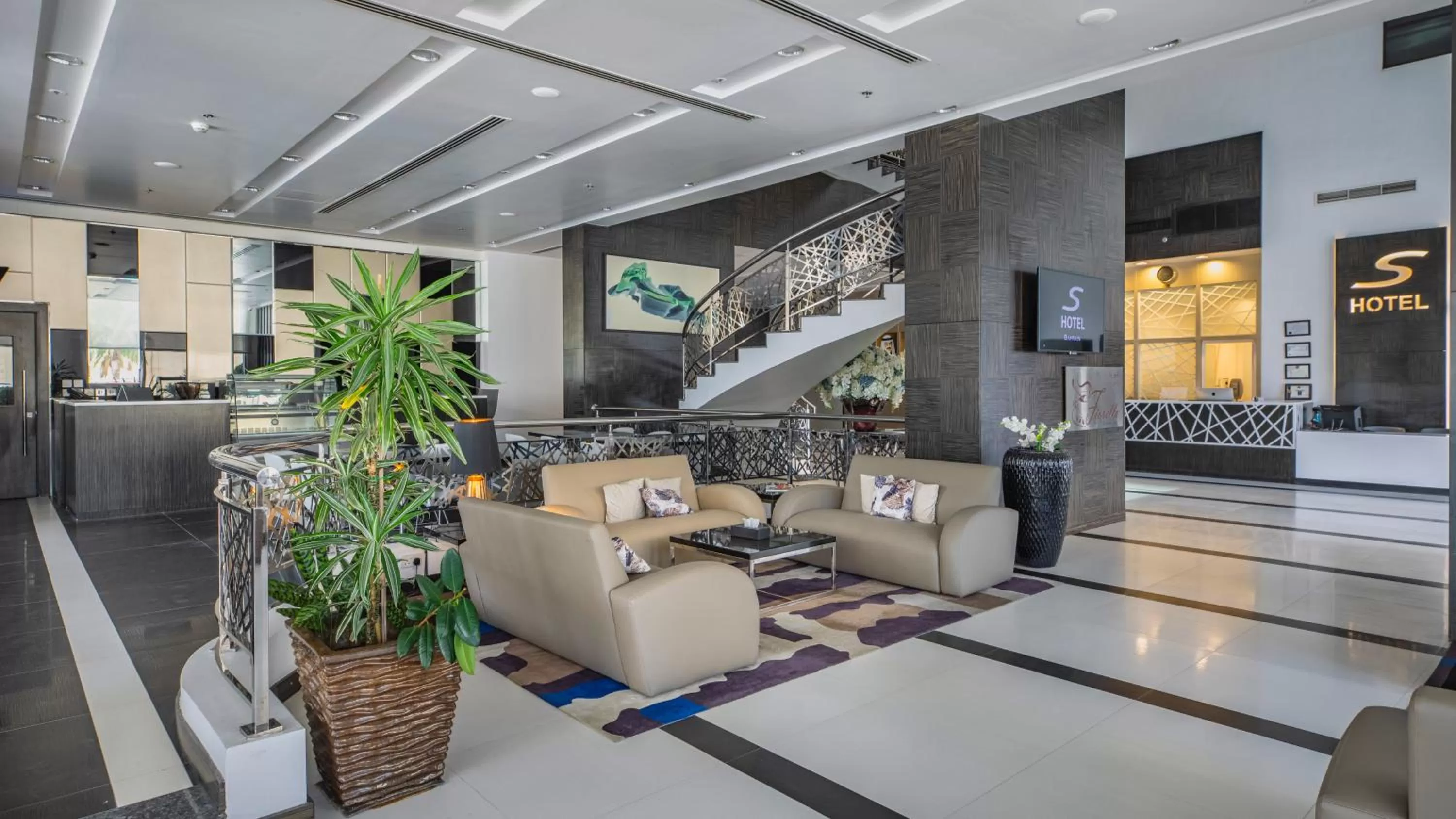 Lobby or reception in S Hotel Bahrain