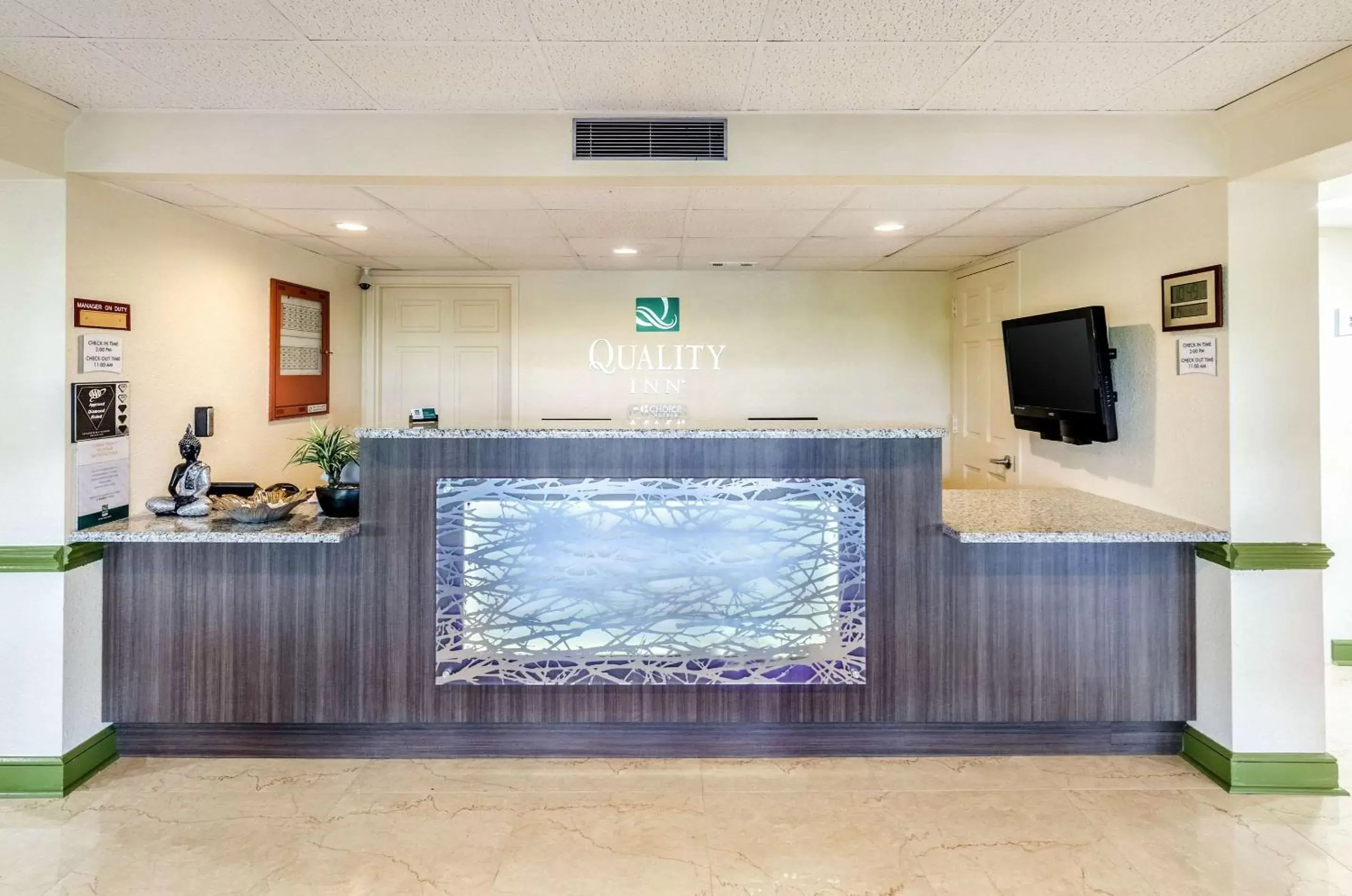Lobby or reception in Quality Inn Tanglewood