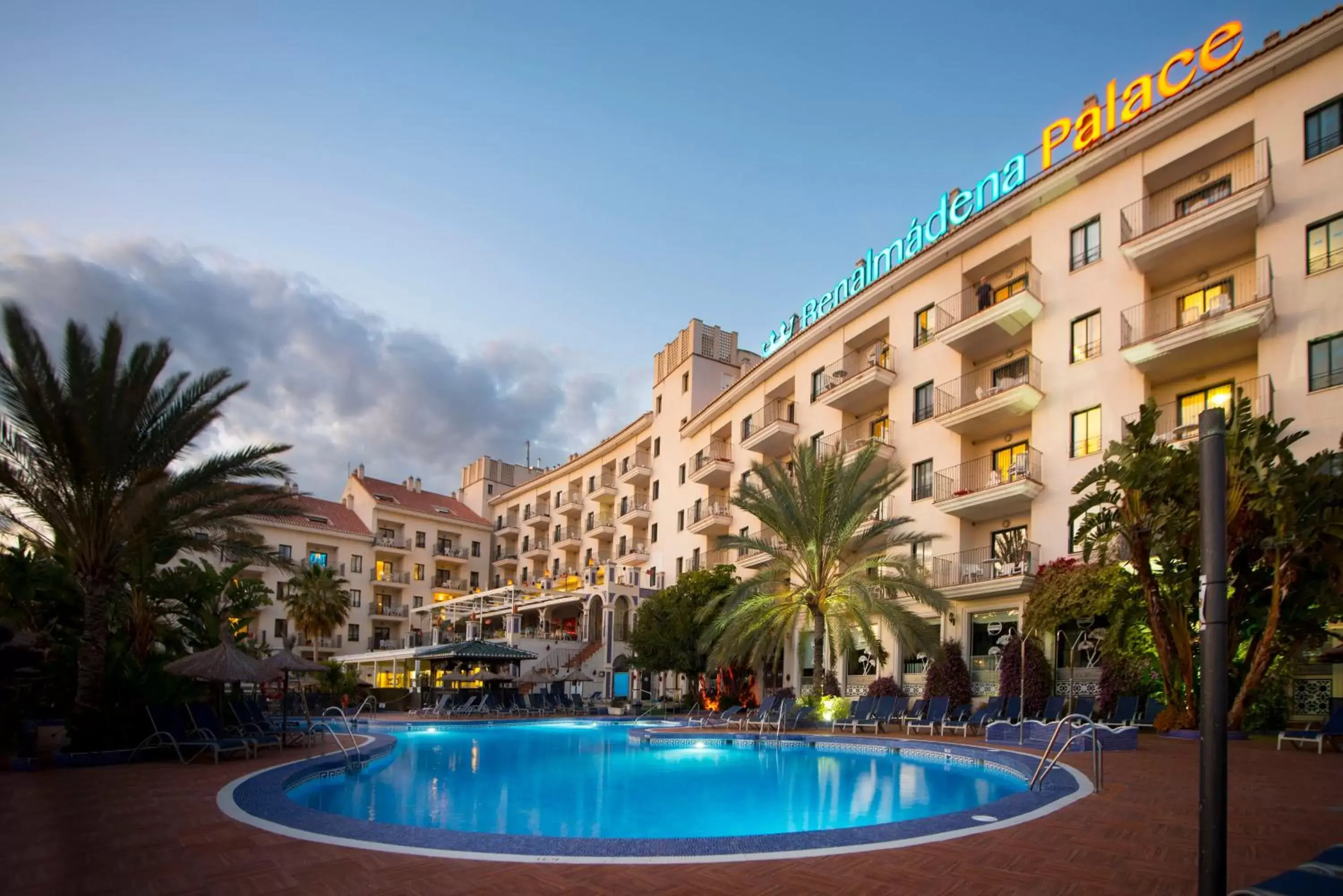 Property building, Swimming Pool in Benalmadena Palace Spa