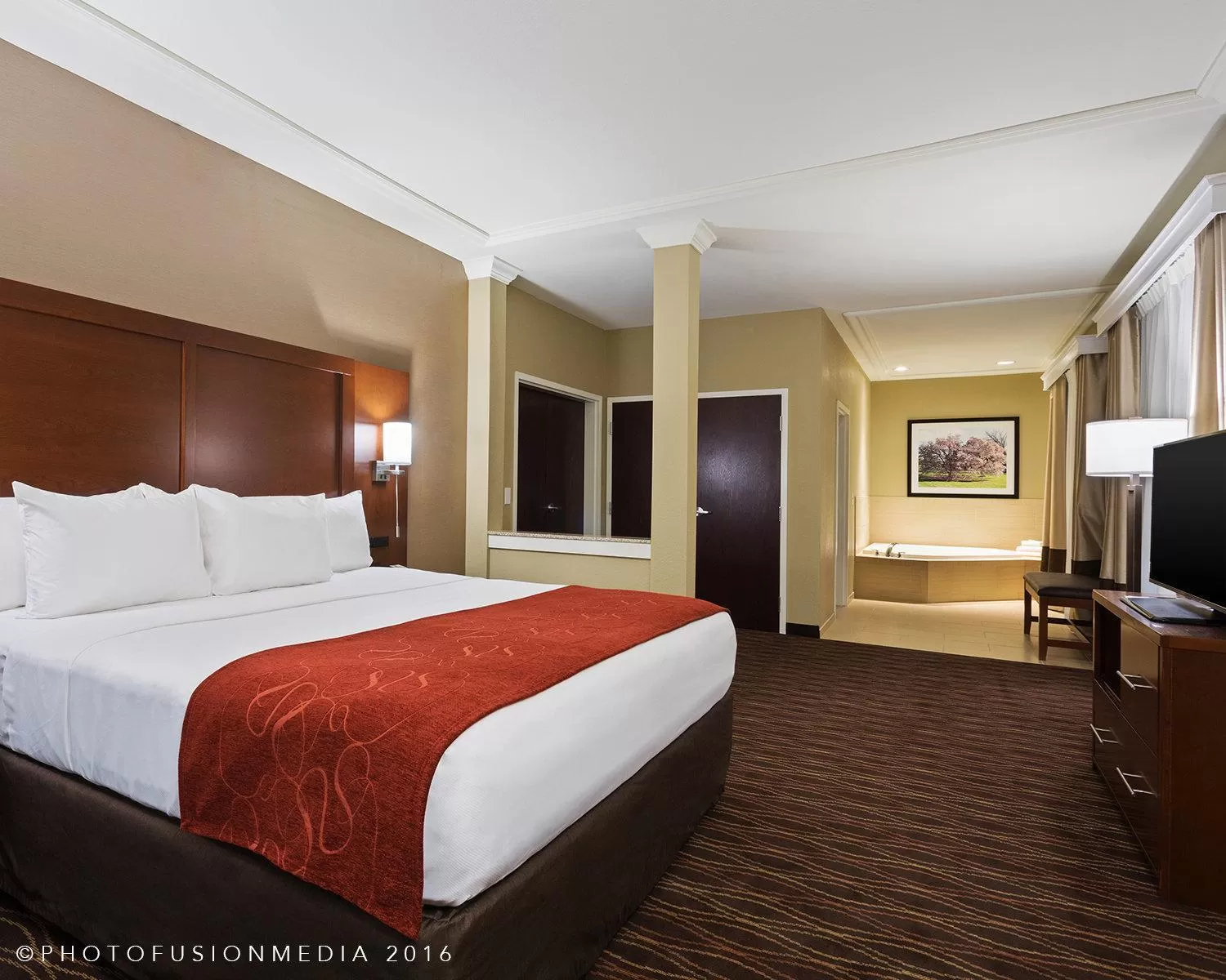 Photo of the whole room, Bed in Comfort Suites DuBois Country Club