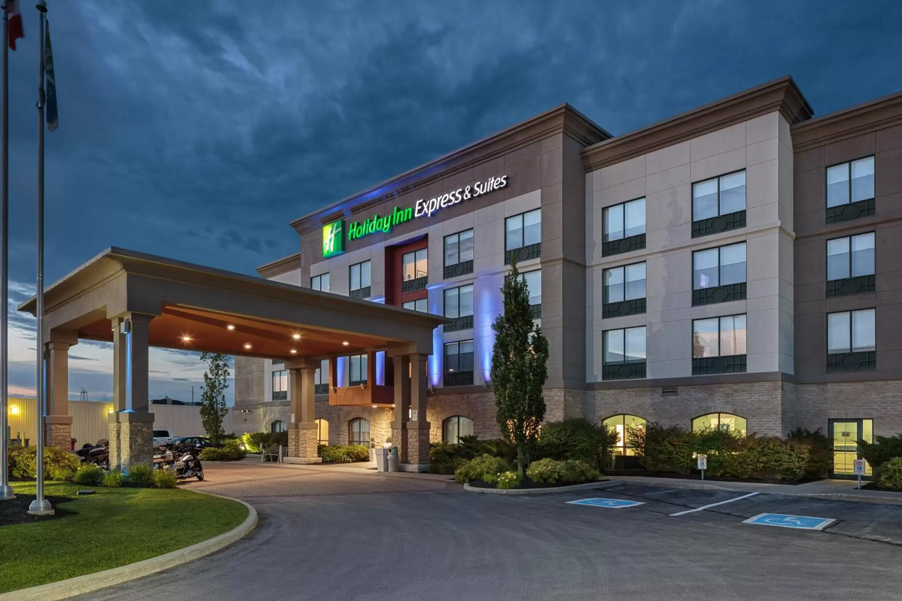 Facade/entrance, Property Building in Holiday Inn Express & Suites - Belleville, an IHG Hotel