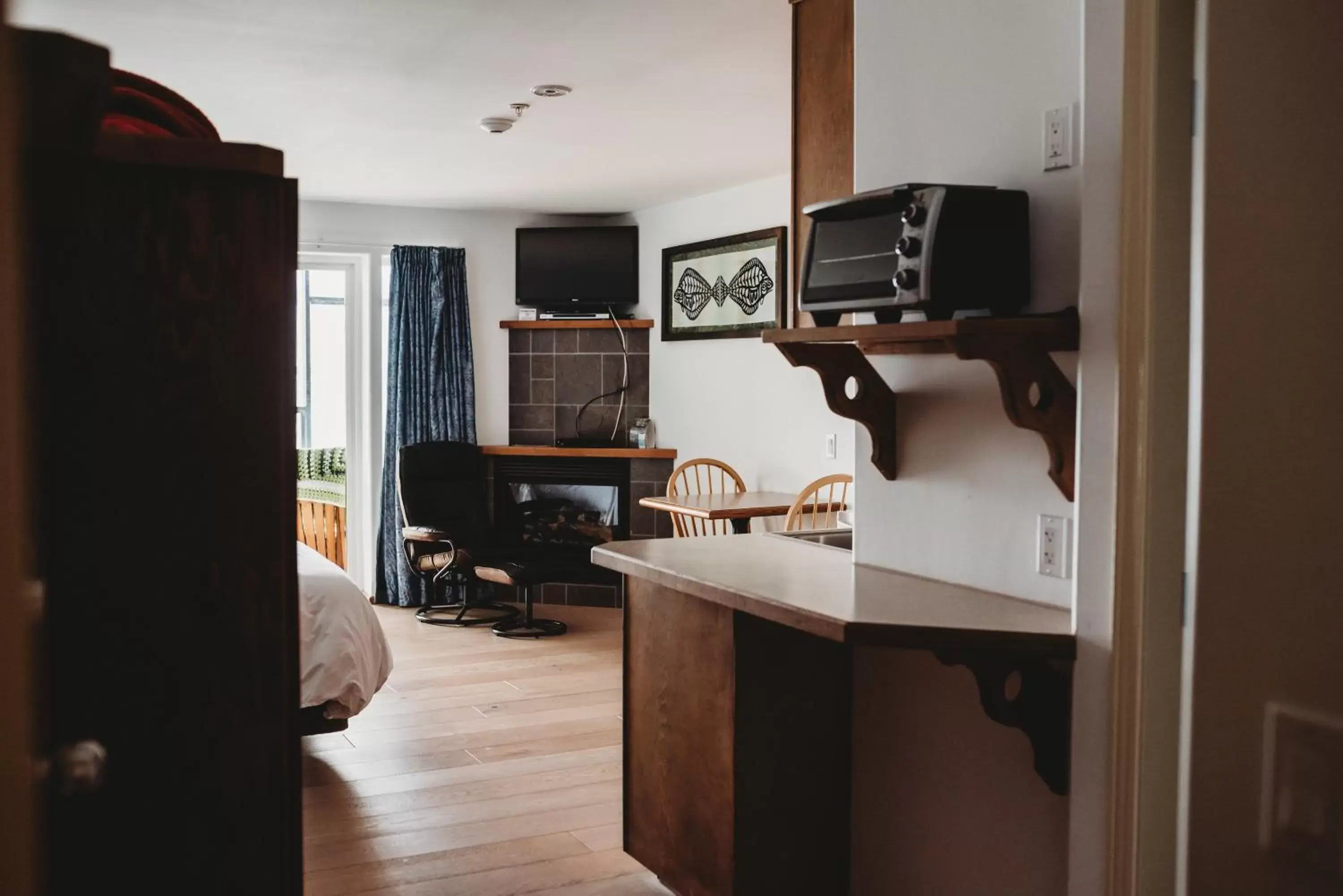 Communal lounge/ TV room in The Oceanfront Hotel