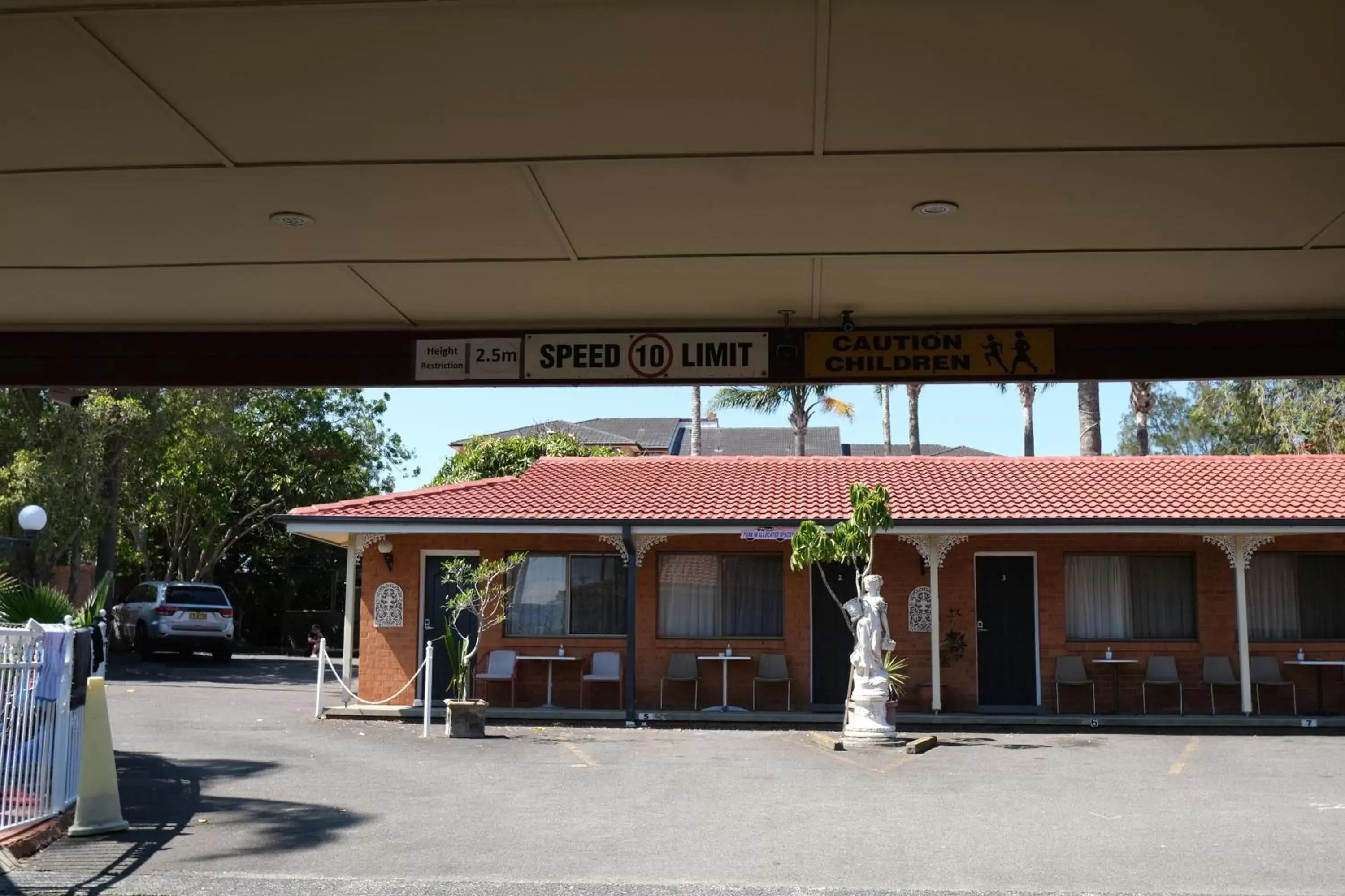 Facade/entrance, Property Building in Sapphire Palms Motel