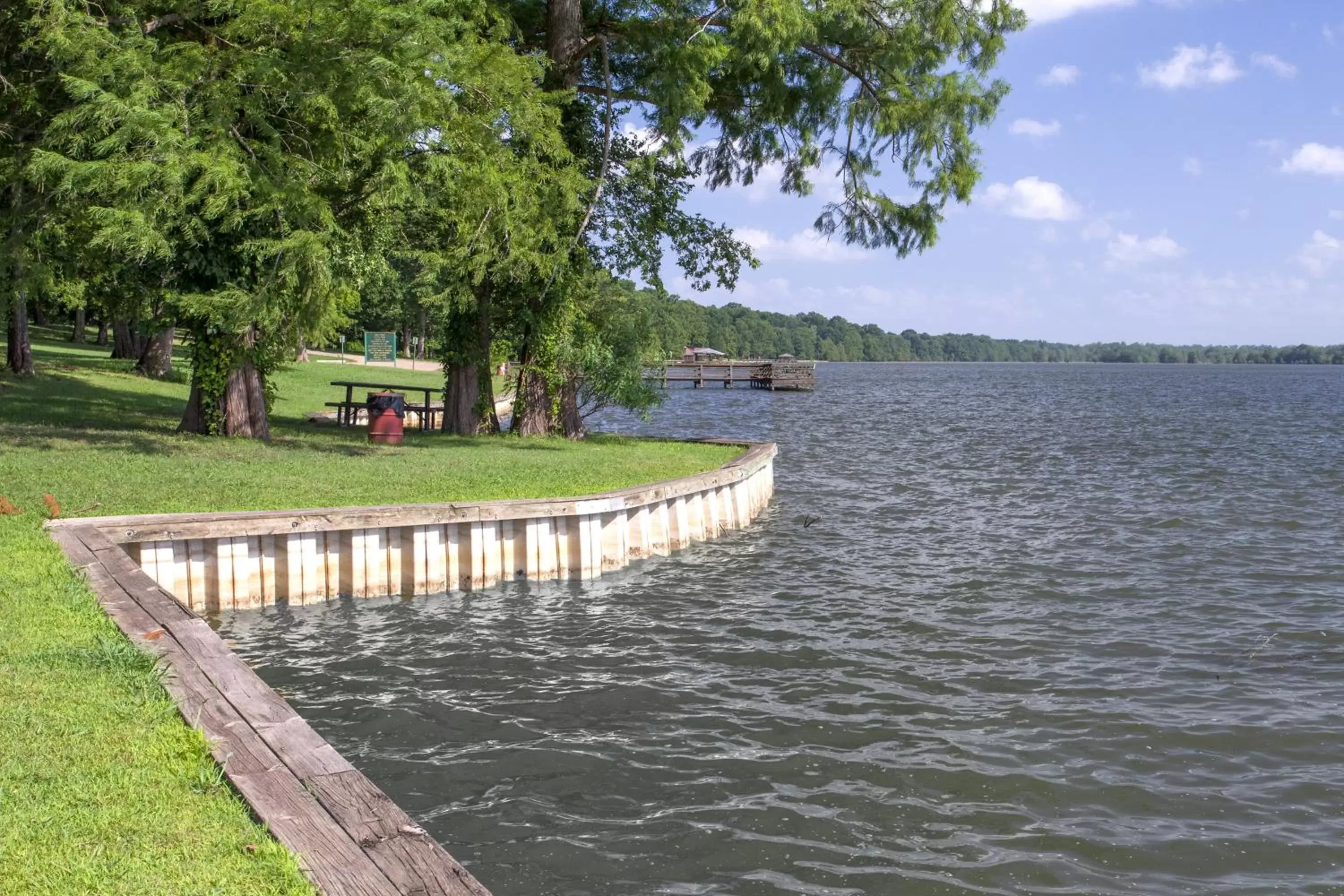 Natural landscape in Days Inn by Wyndham Lake Village