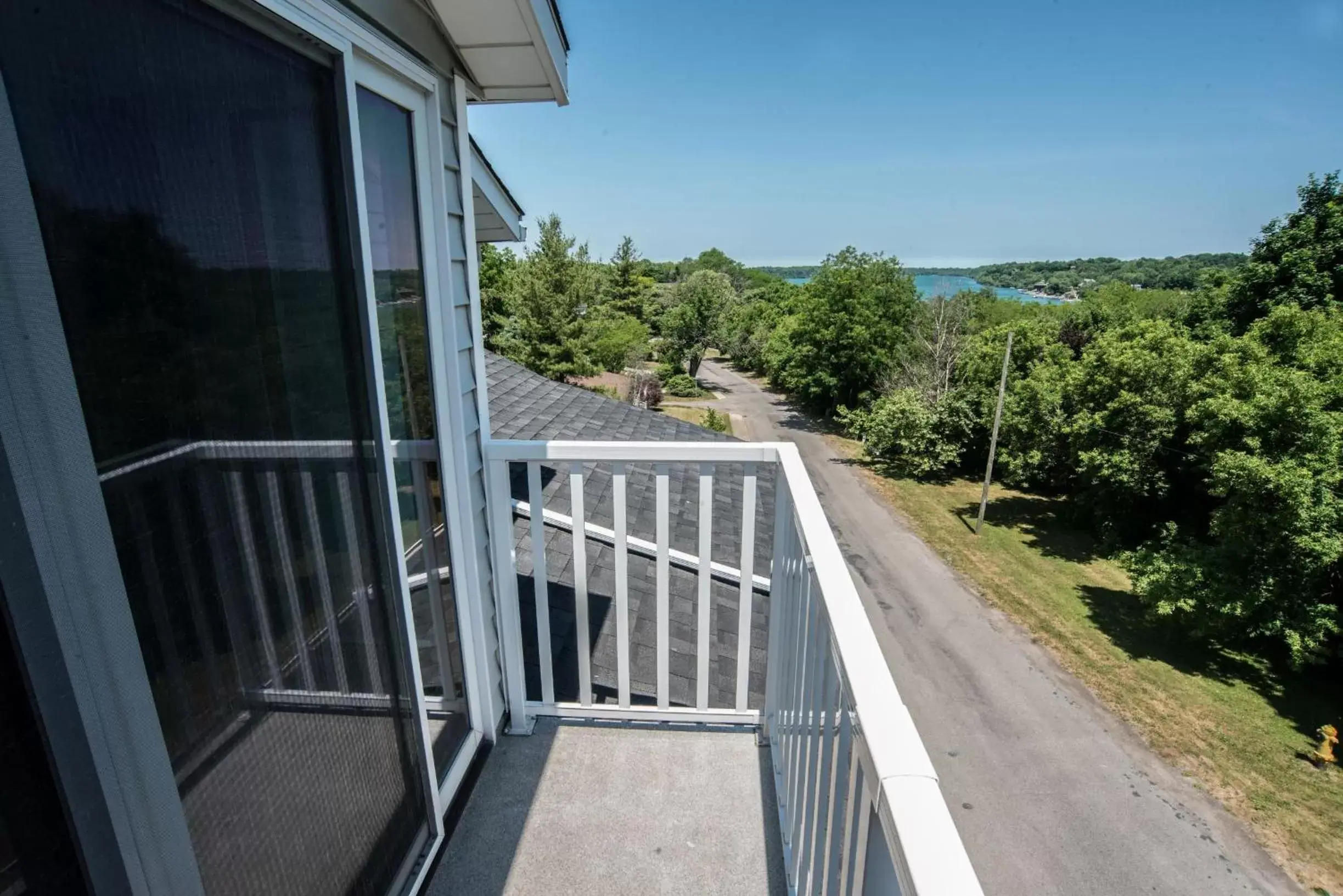 View (from property/room), Balcony/Terrace in South Landing Inn