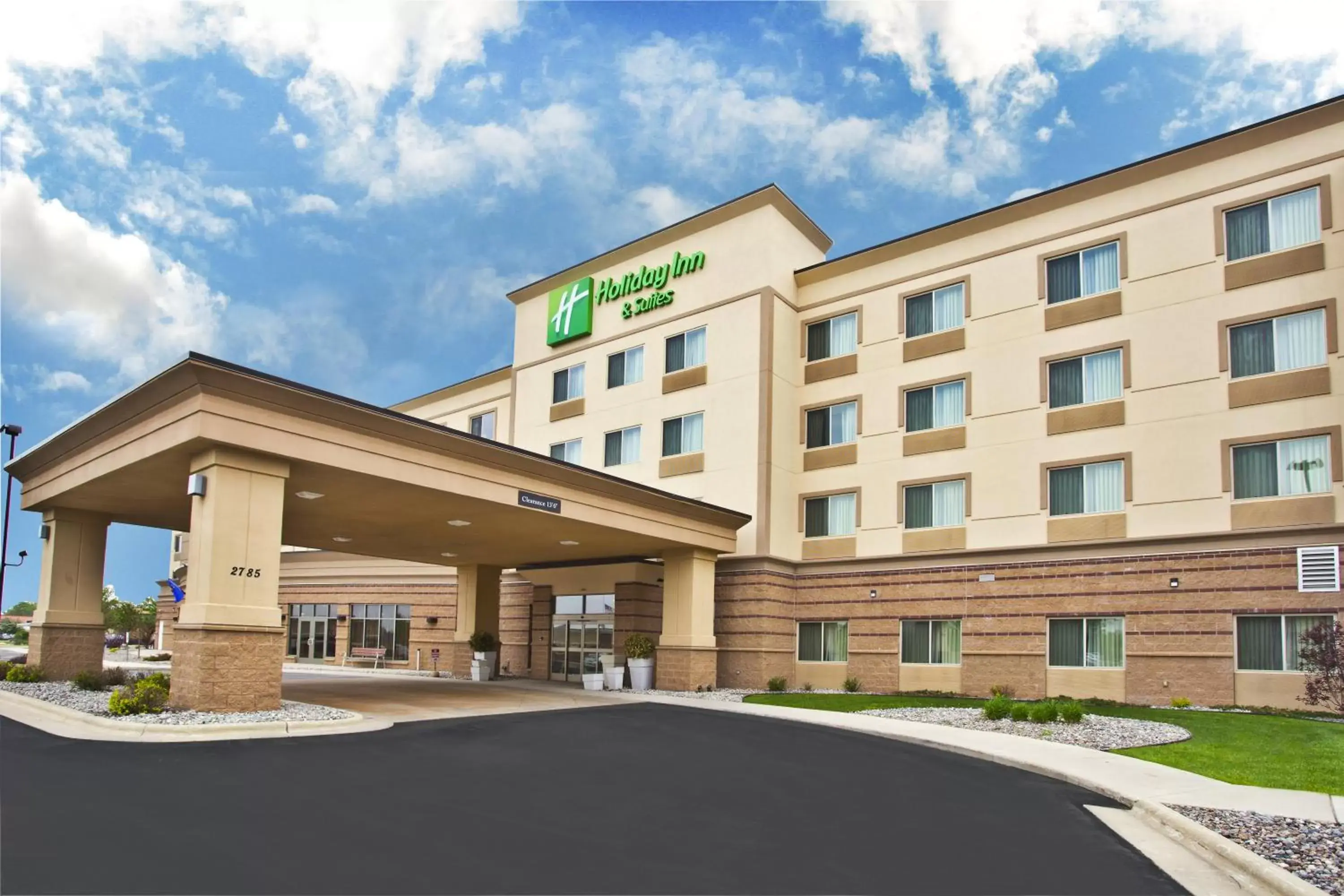 Property building in Holiday Inn & Suites Green Bay Stadium by IHG Property building in Holiday Inn & Suites Green Bay Stadium by IHG
