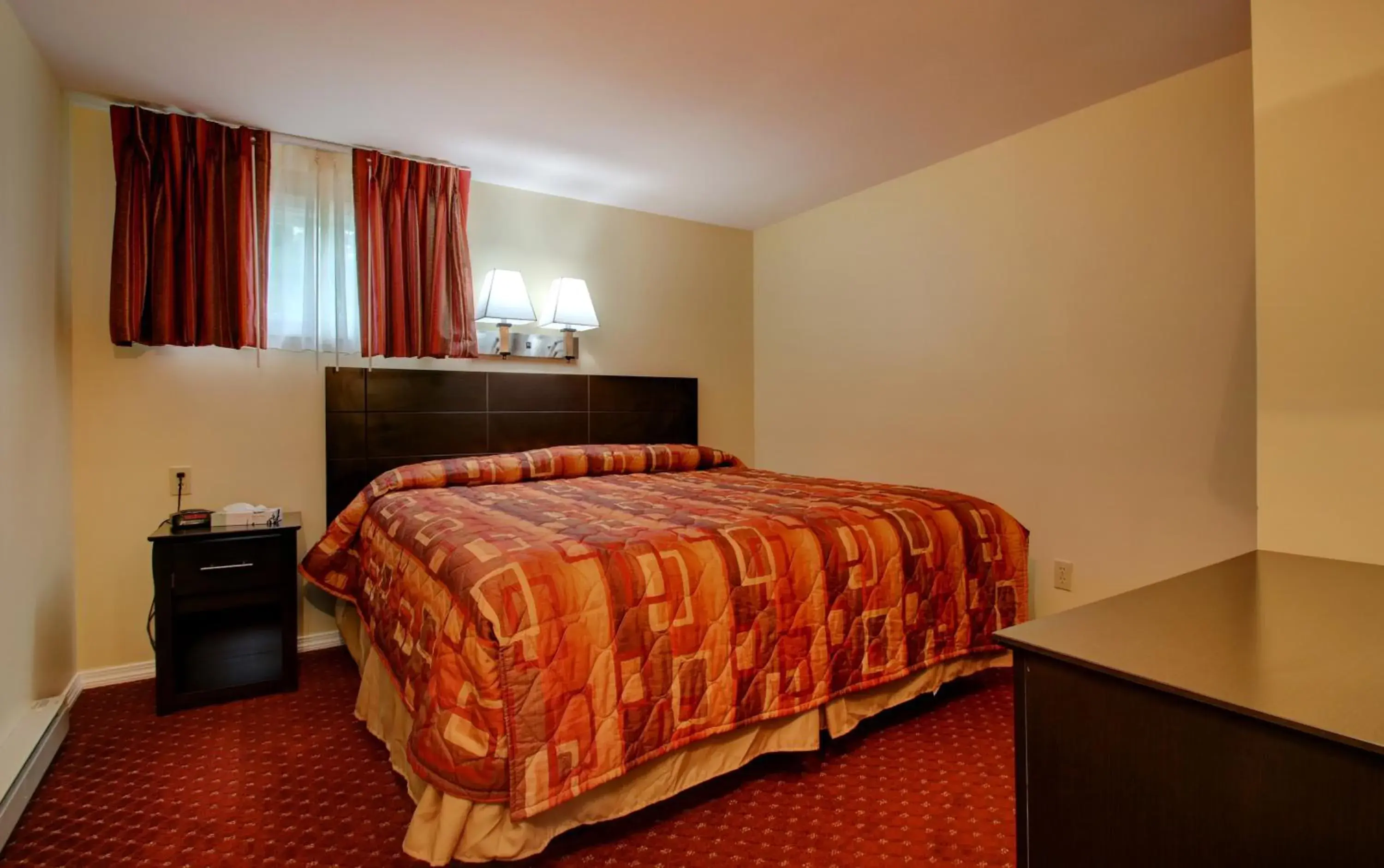 Bedroom, Bed in Ogunquit Tides Bedroom, Bed in Ogunquit Tides