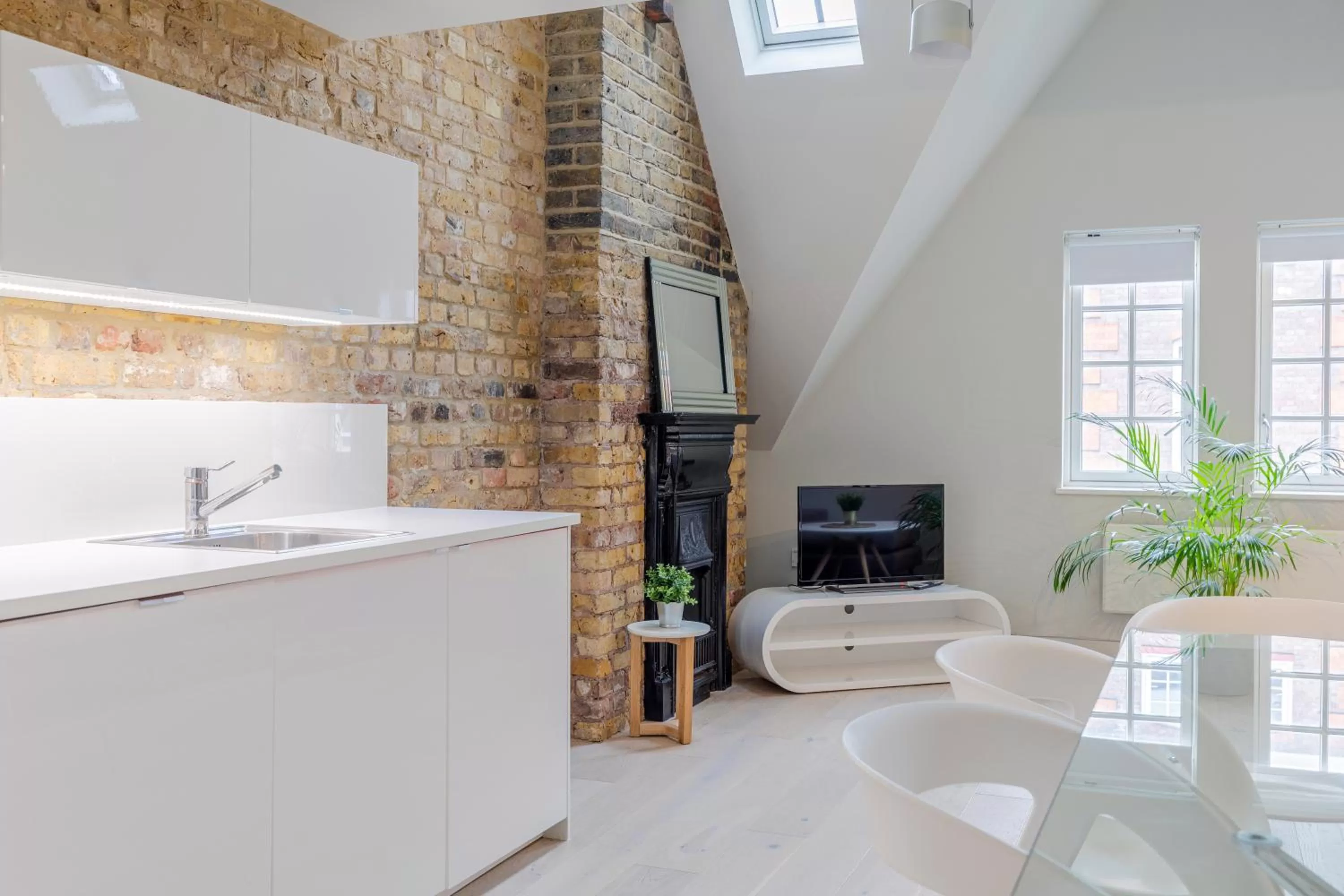 Kitchen or kitchenette, Kitchen/Kitchenette in Holborn Apartments