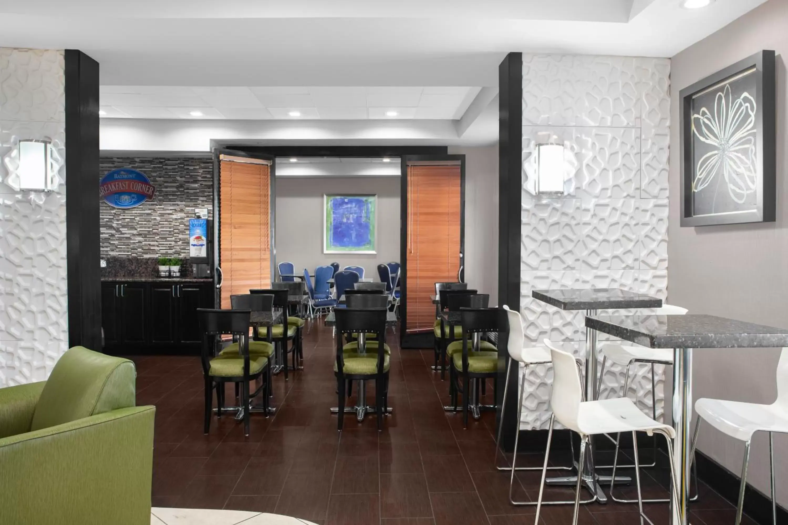 Breakfast, Restaurant/Places to Eat in Baymont by Wyndham Miami Doral