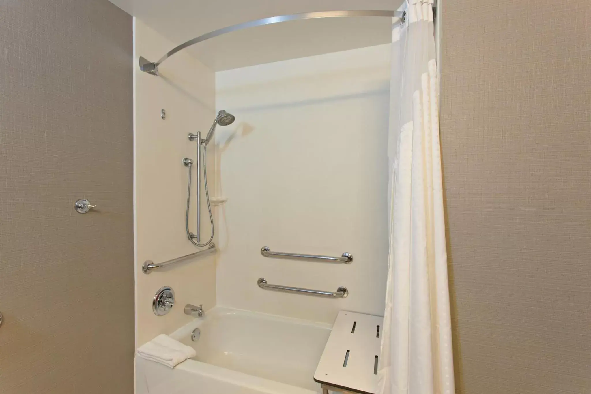 Photo of the whole room, Bathroom in Holiday Inn Express Hotel & Suites Fisherman's Wharf, an IHG Hotel