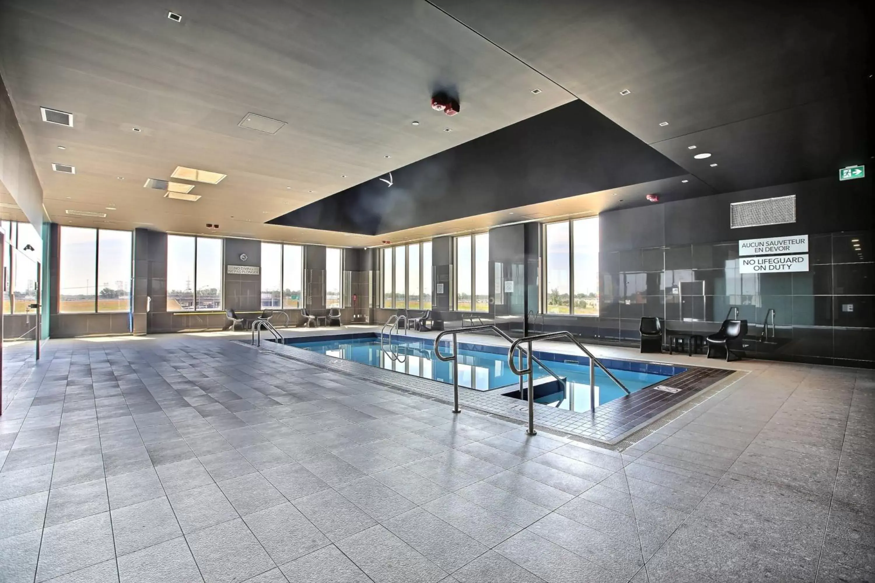 Swimming Pool in Courtyard by Marriott Montreal Brossard