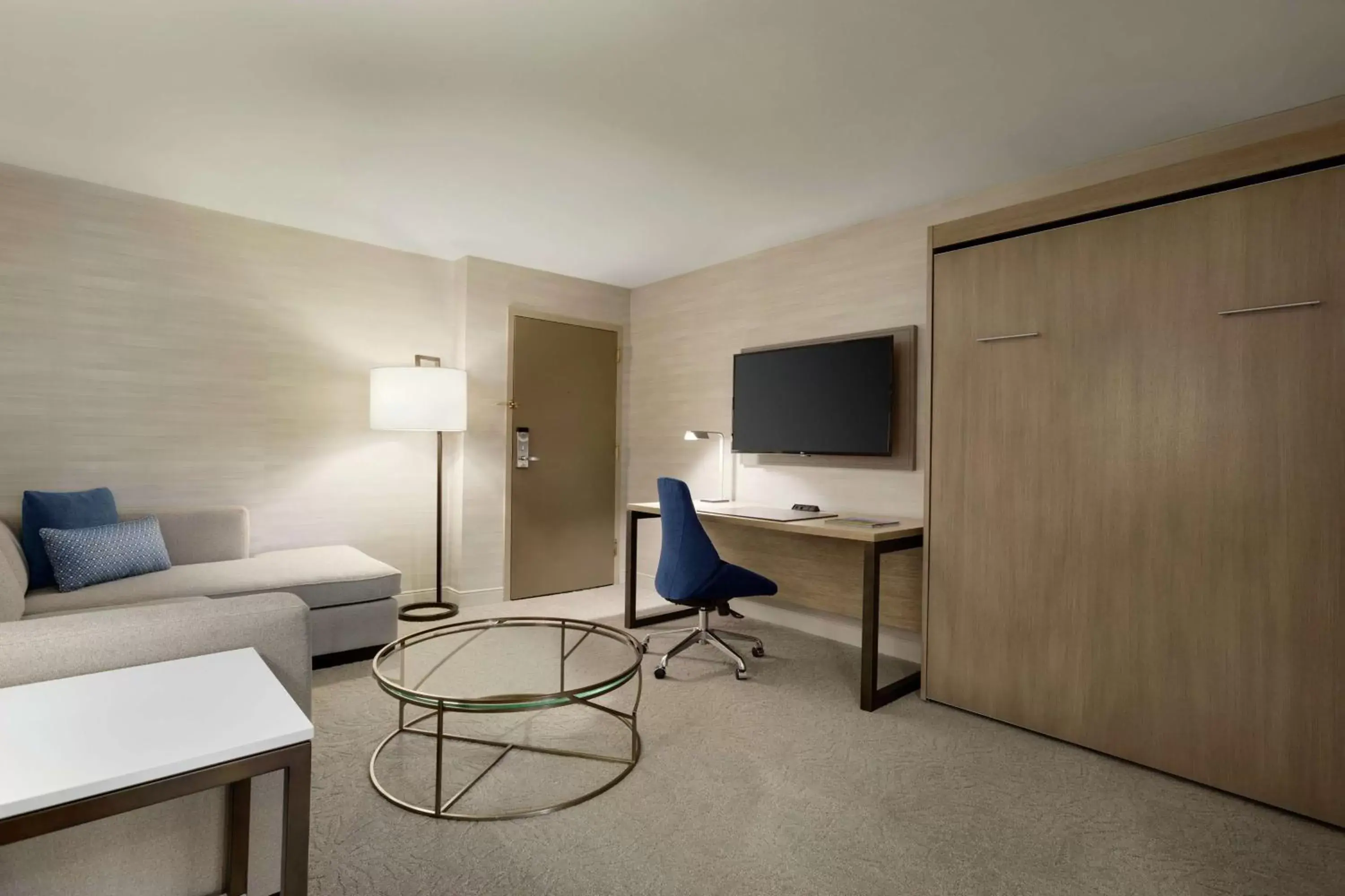 Living room, Seating Area in DoubleTree Suites by Hilton Hotel Boston - Cambridge