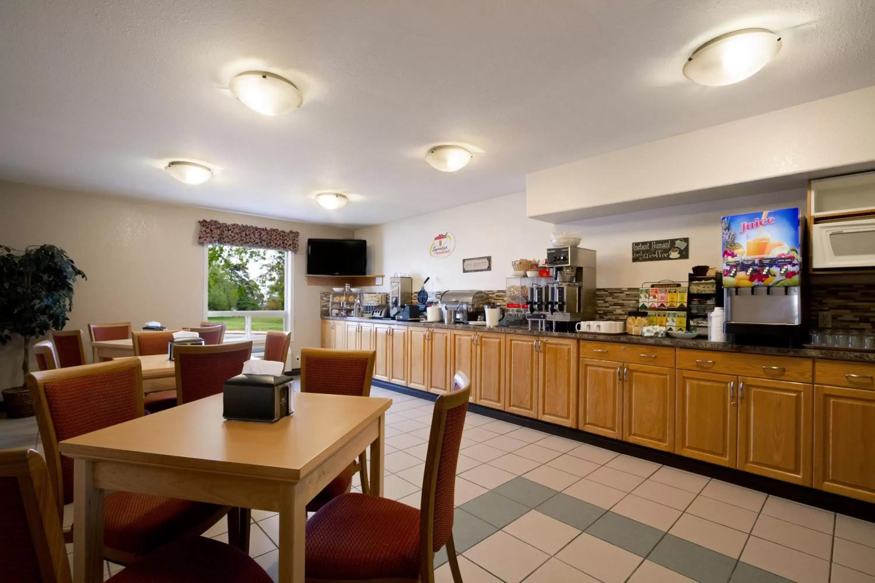 Restaurant/places to eat in Super 8 by Wyndham Dawson Creek Restaurant/places to eat in Super 8 by Wyndham Dawson Creek