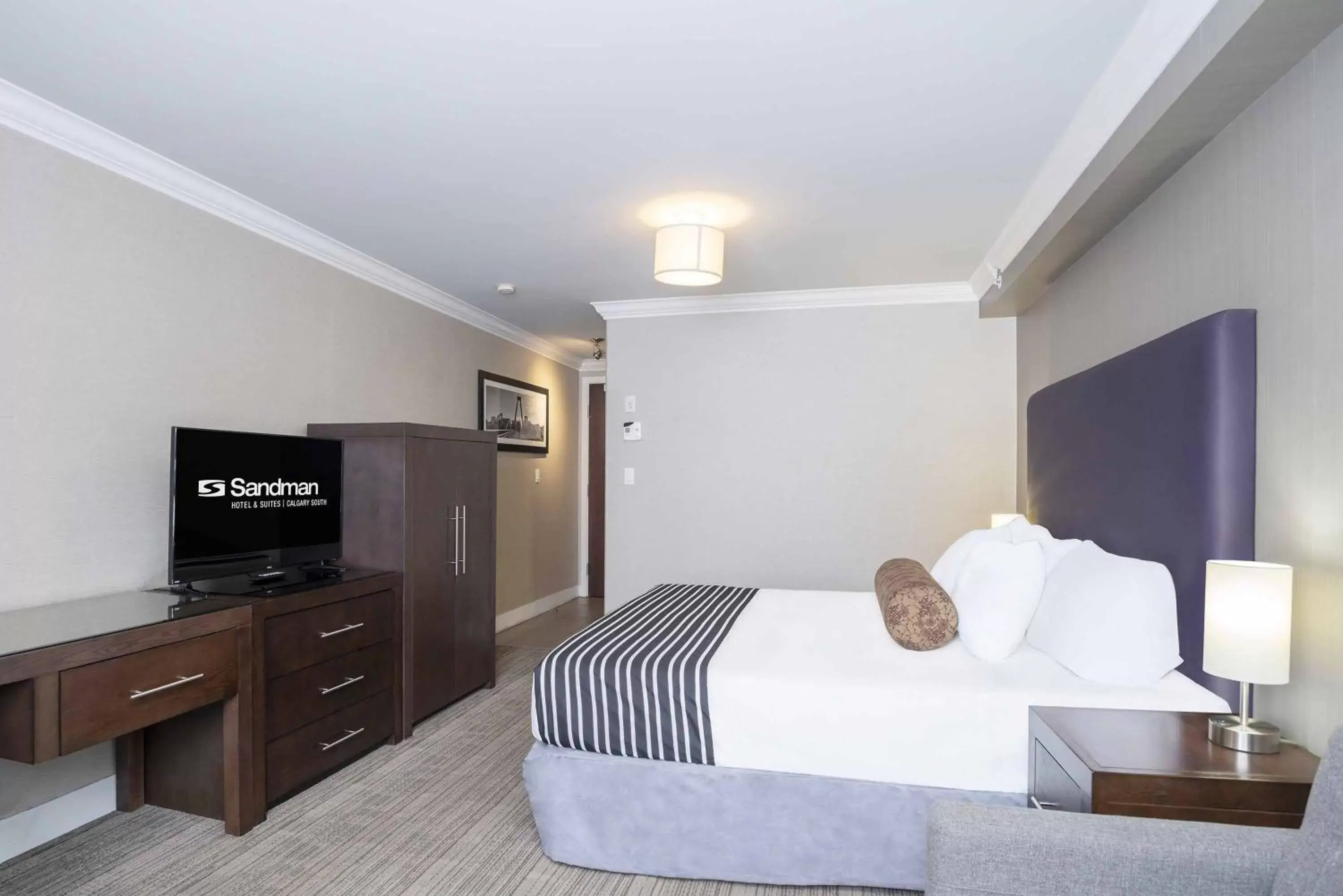 Photo of the whole room in Sandman Hotel & Suites Calgary South