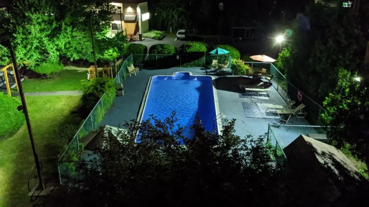 Night, Pool View in The Black Mountain Inn