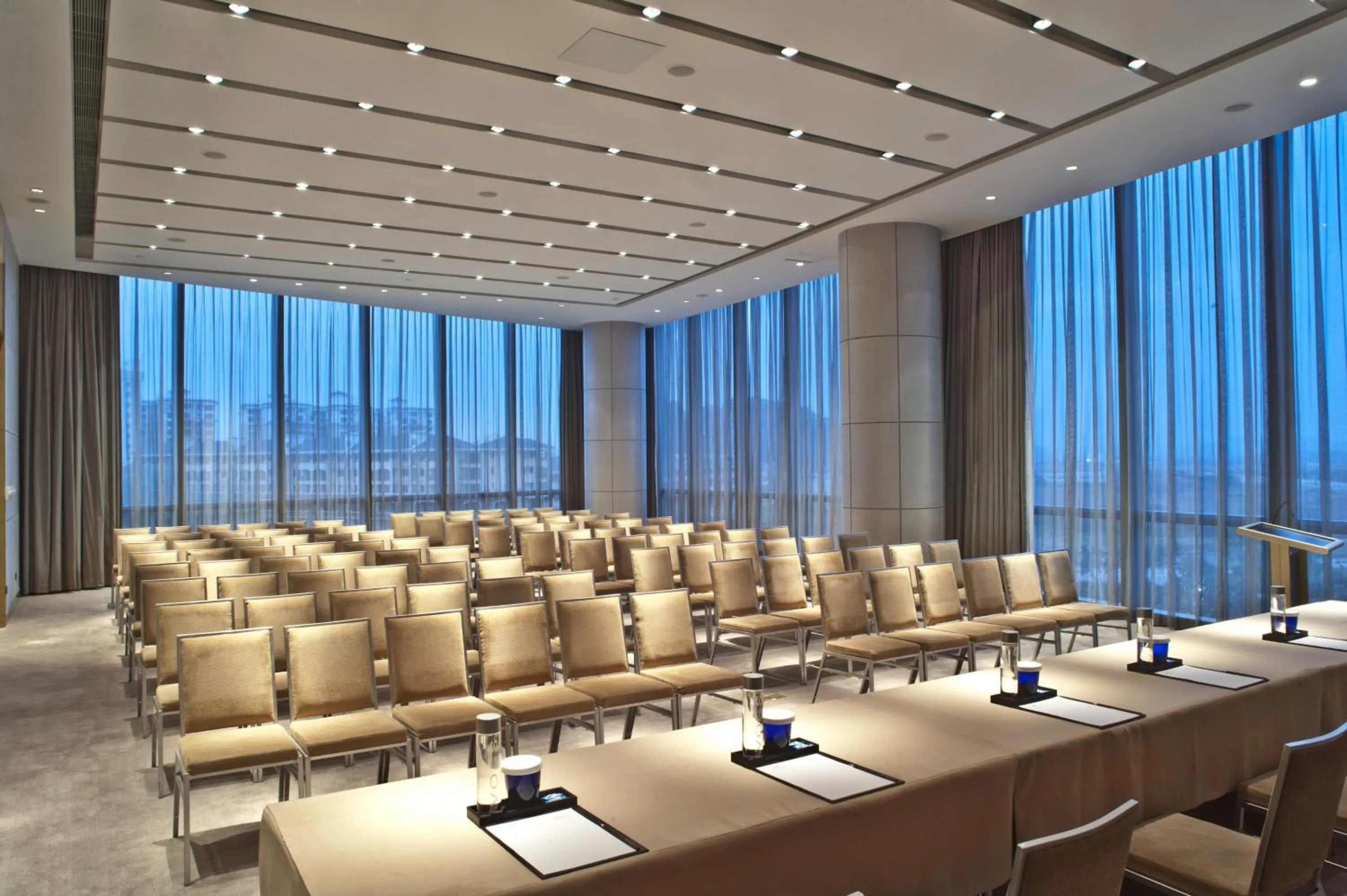 Meeting/conference room in Crowne Plaza Huizhou by IHG