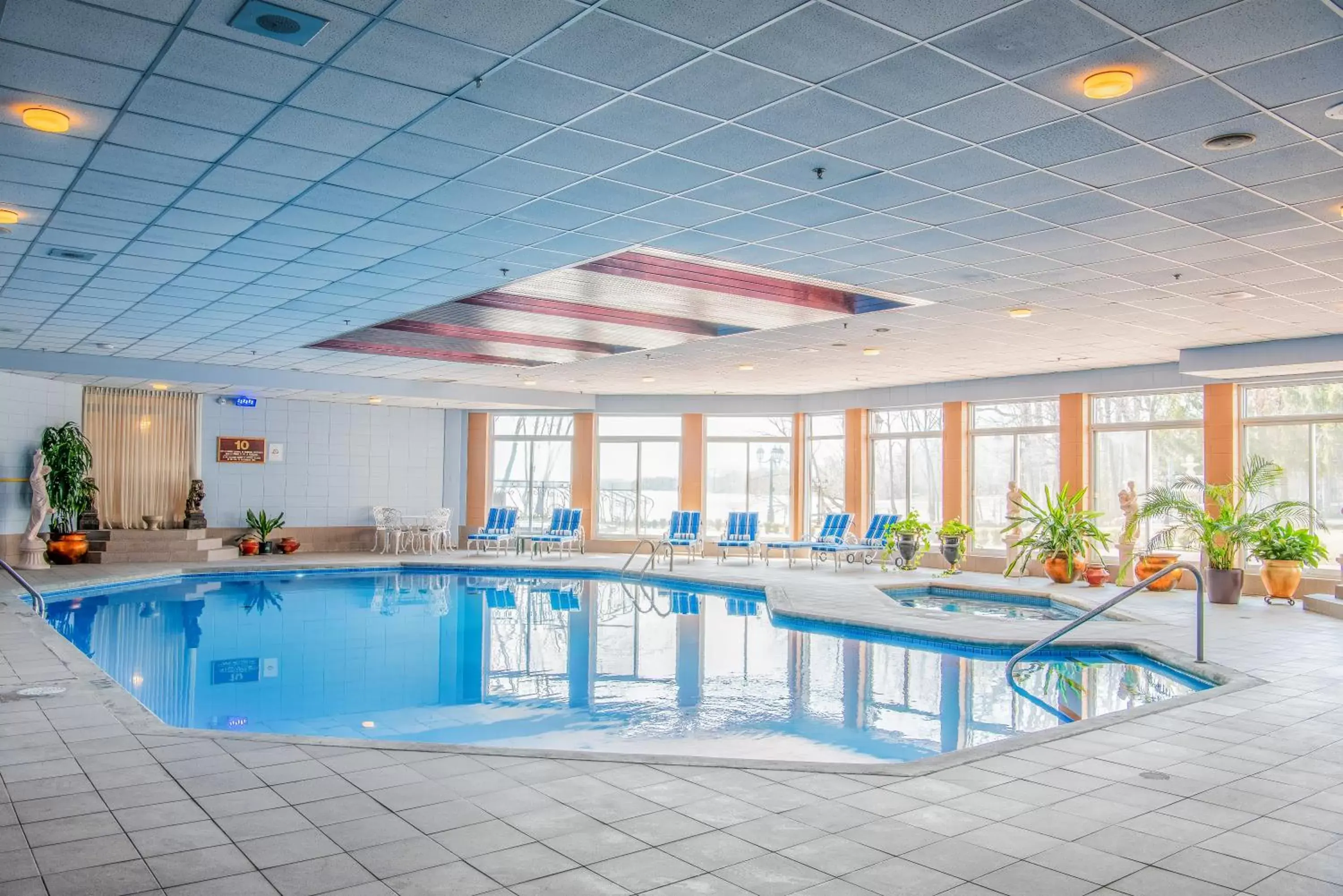 Swimming Pool in Chateau Vaudreuil