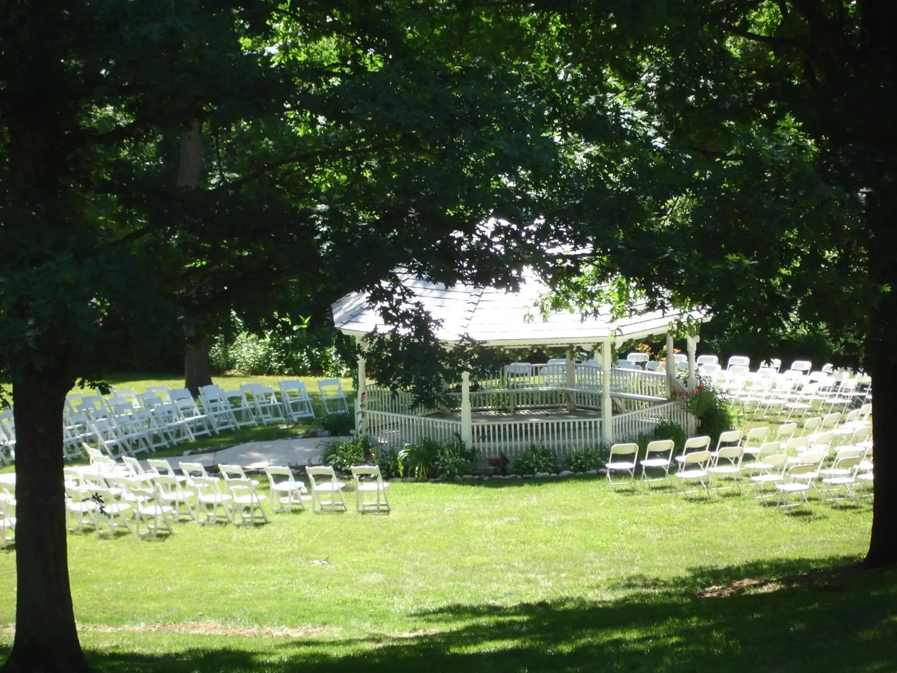 Garden in Garth Woodside Mansion Bed and Breakfast