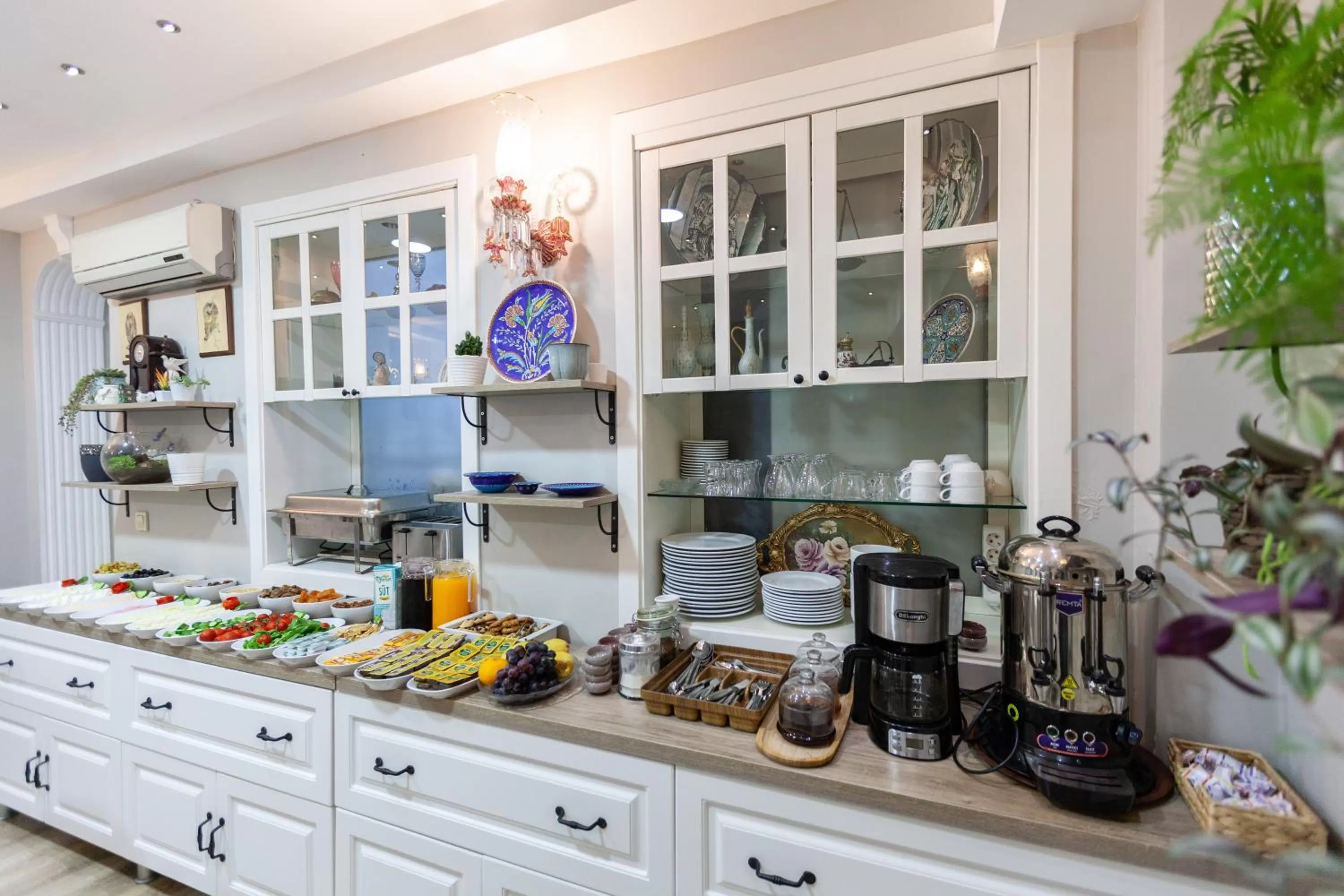 Coffee/tea facilities in Romantic Hotel Istanbul