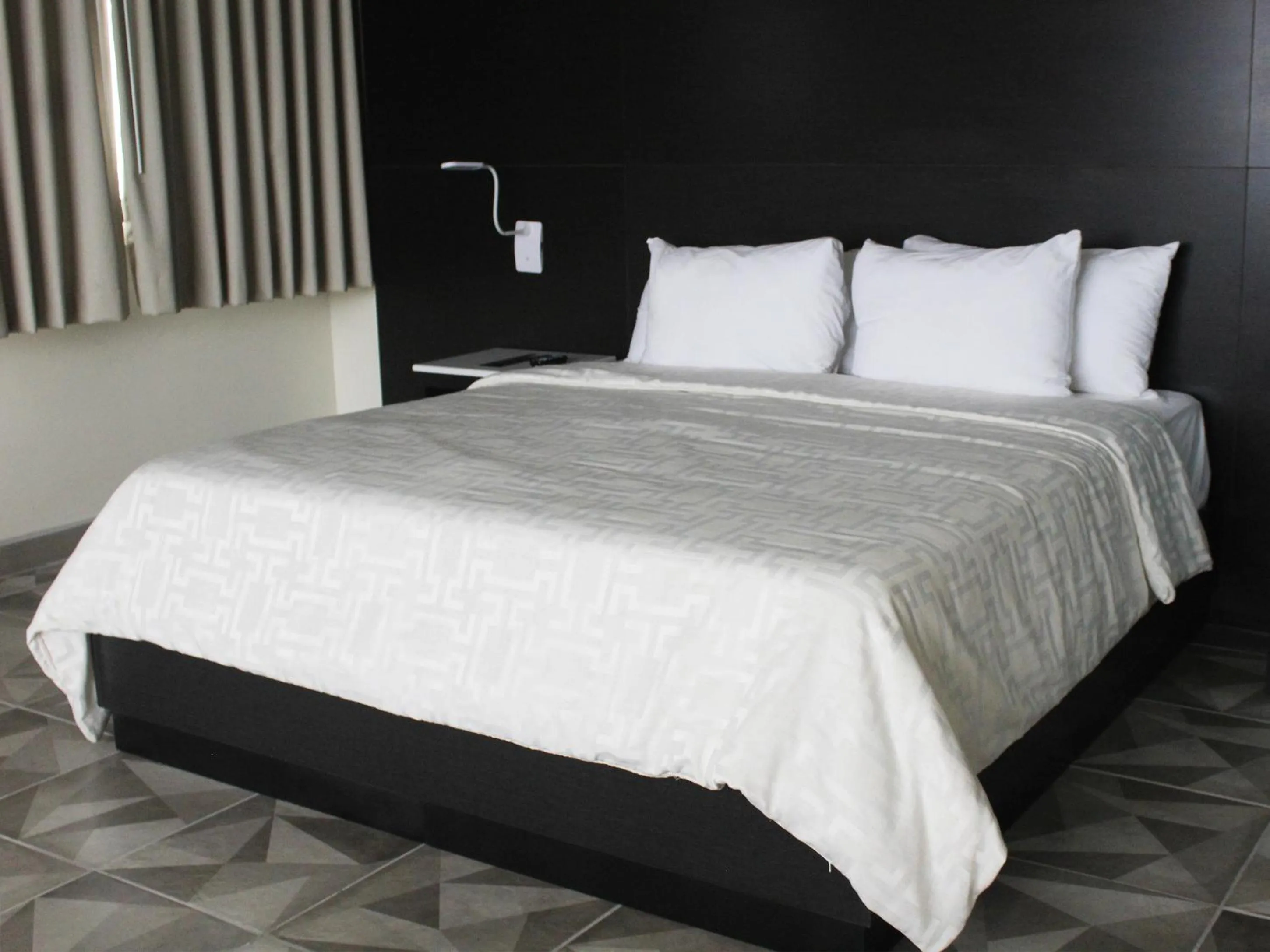 Bed in Hotel Corona Plaza