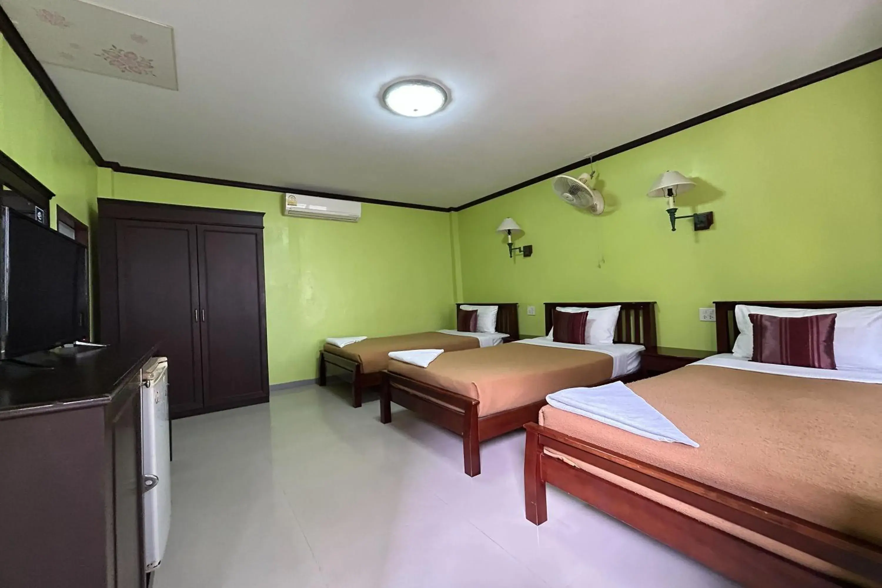 Bed in Me Mee Place & Tour Krabi