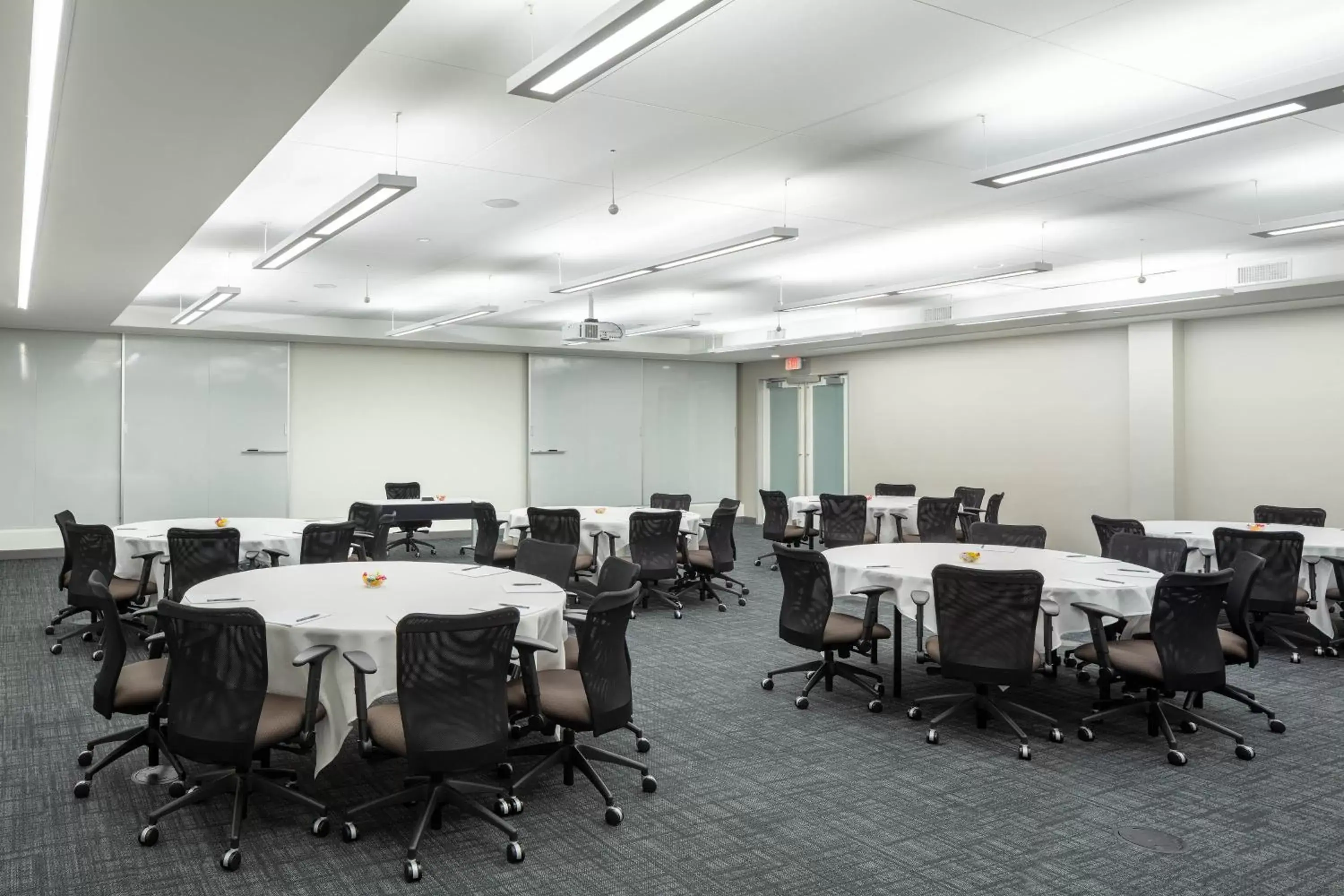 Meeting/conference room in Four Points by Sheraton Norwood Conference Center