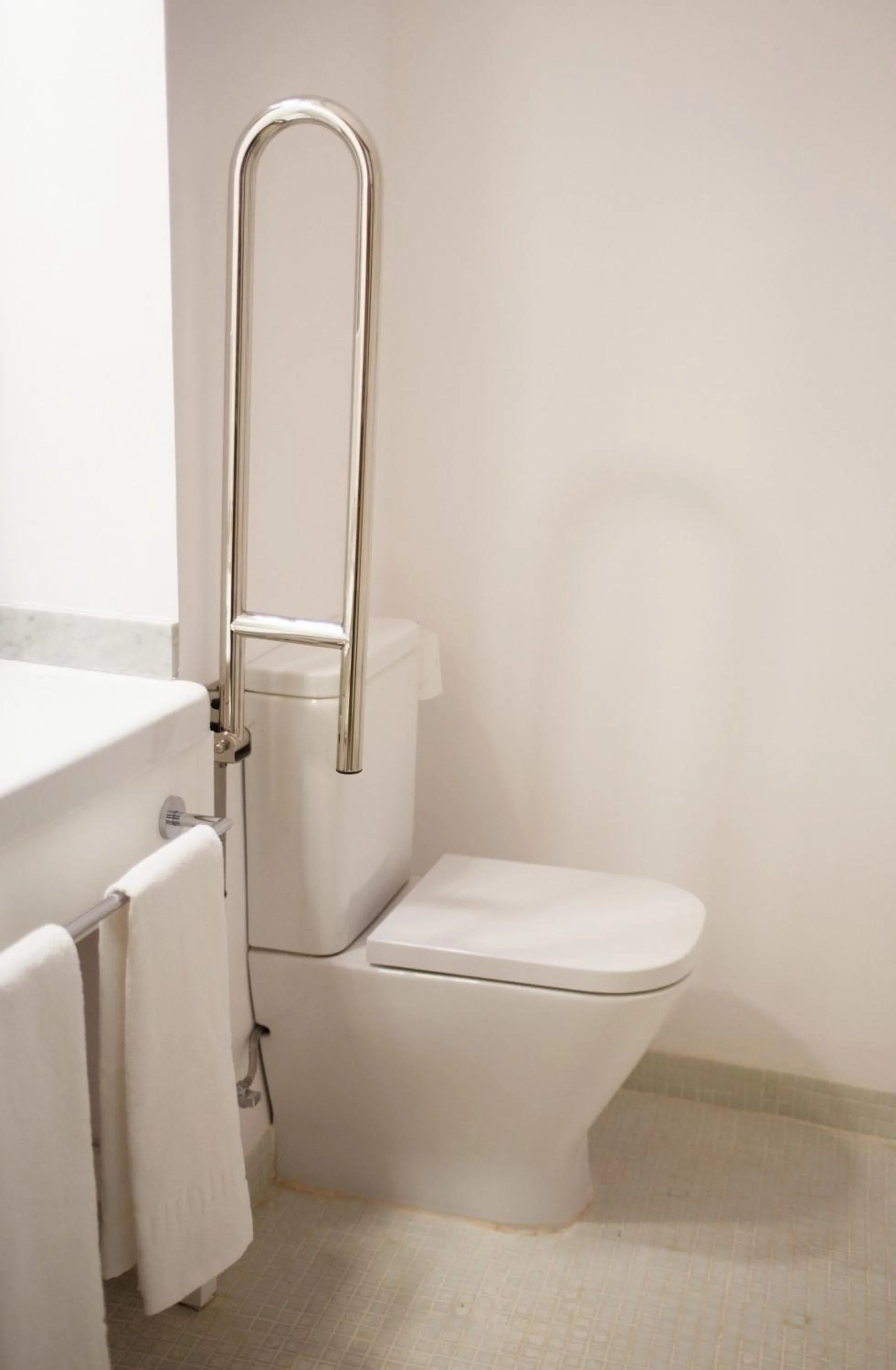 Shower in Ad Hoc Carmen