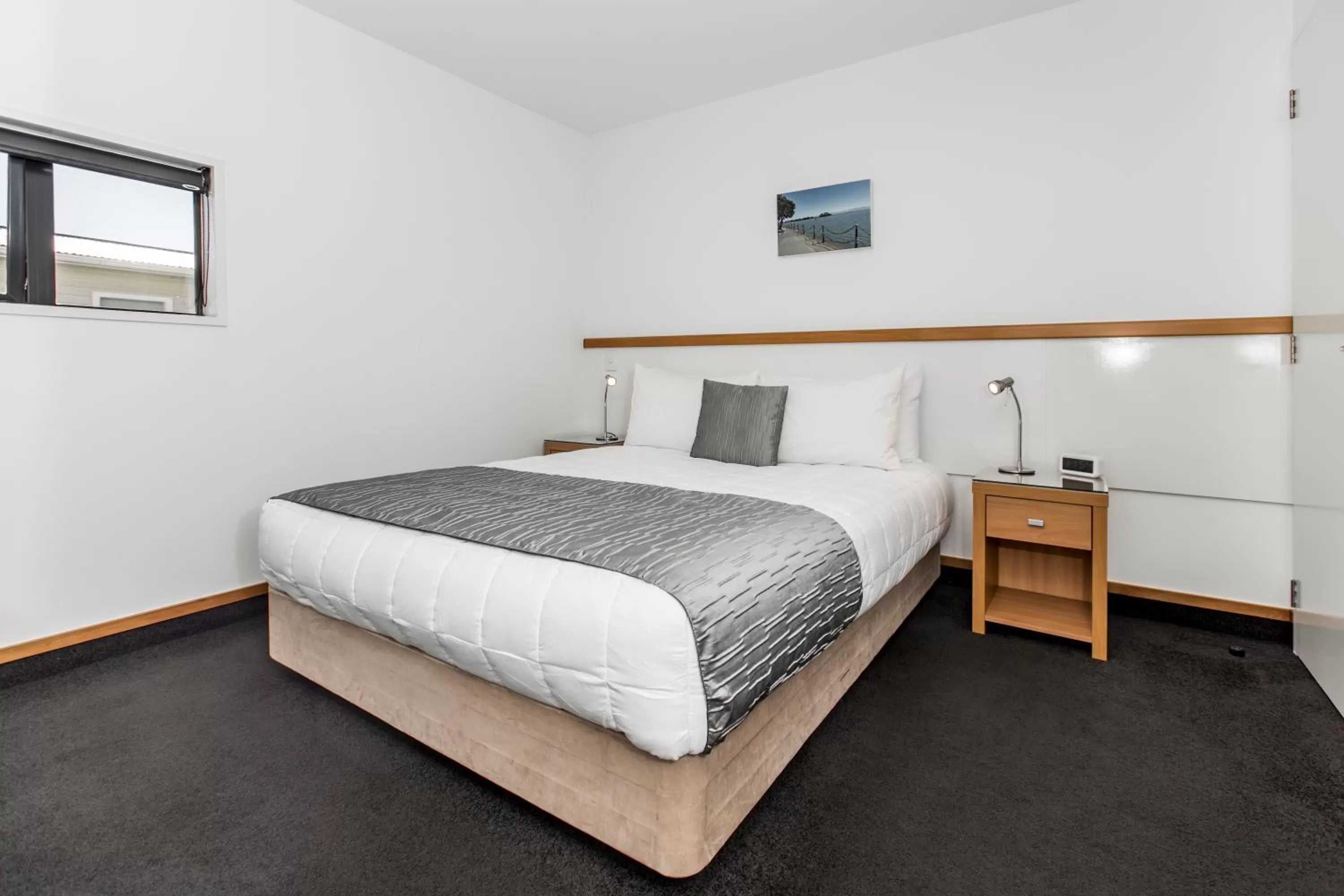 Bedroom, Bed in Palms Motel