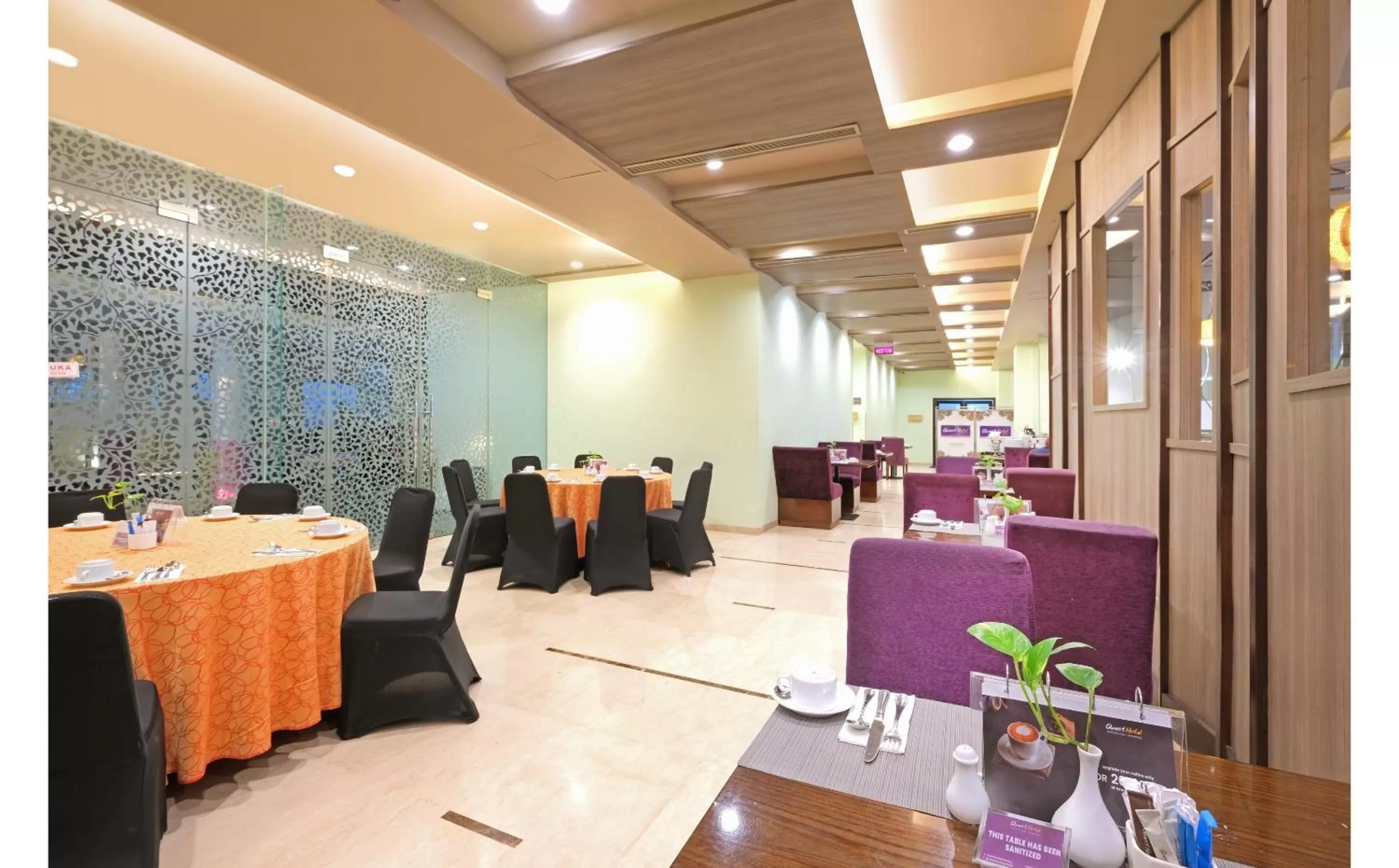 Restaurant/places to eat in Quest Hotel Simpang Lima - Semarang by ASTON