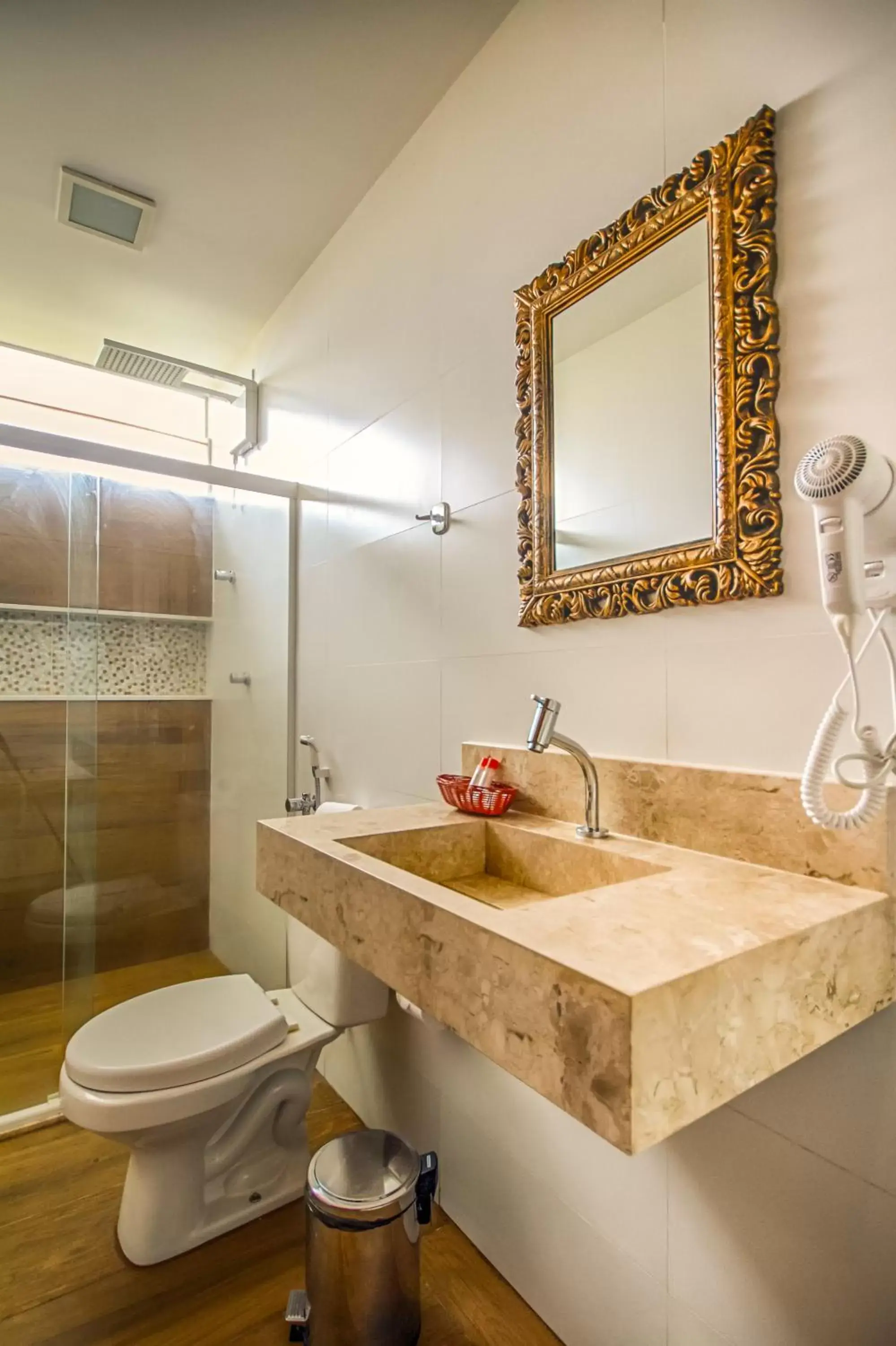 Shower, Bathroom in Aruanã Eco Praia Hotel