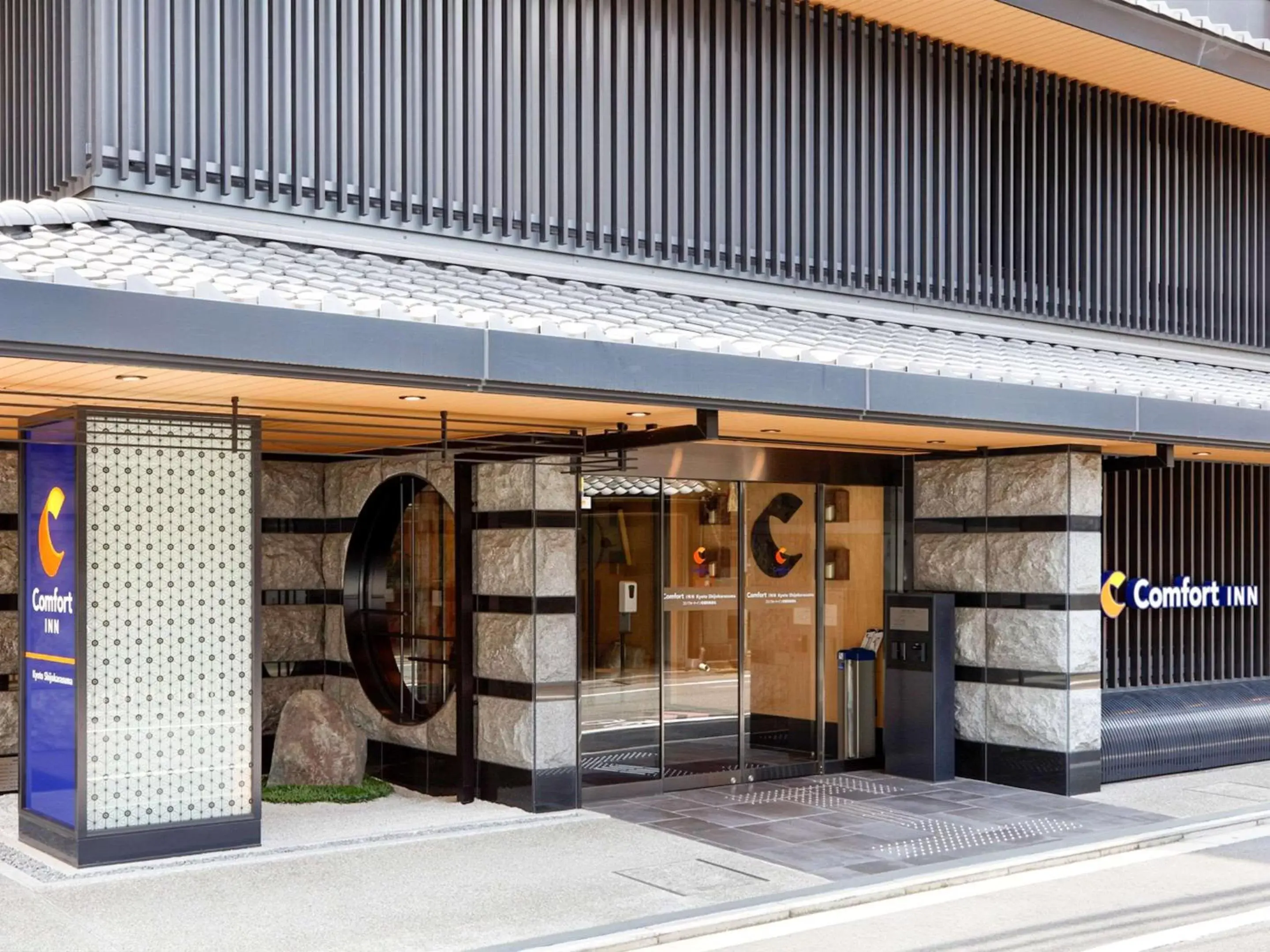 Property building in Comfort Inn Kyoto Shijokarasuma