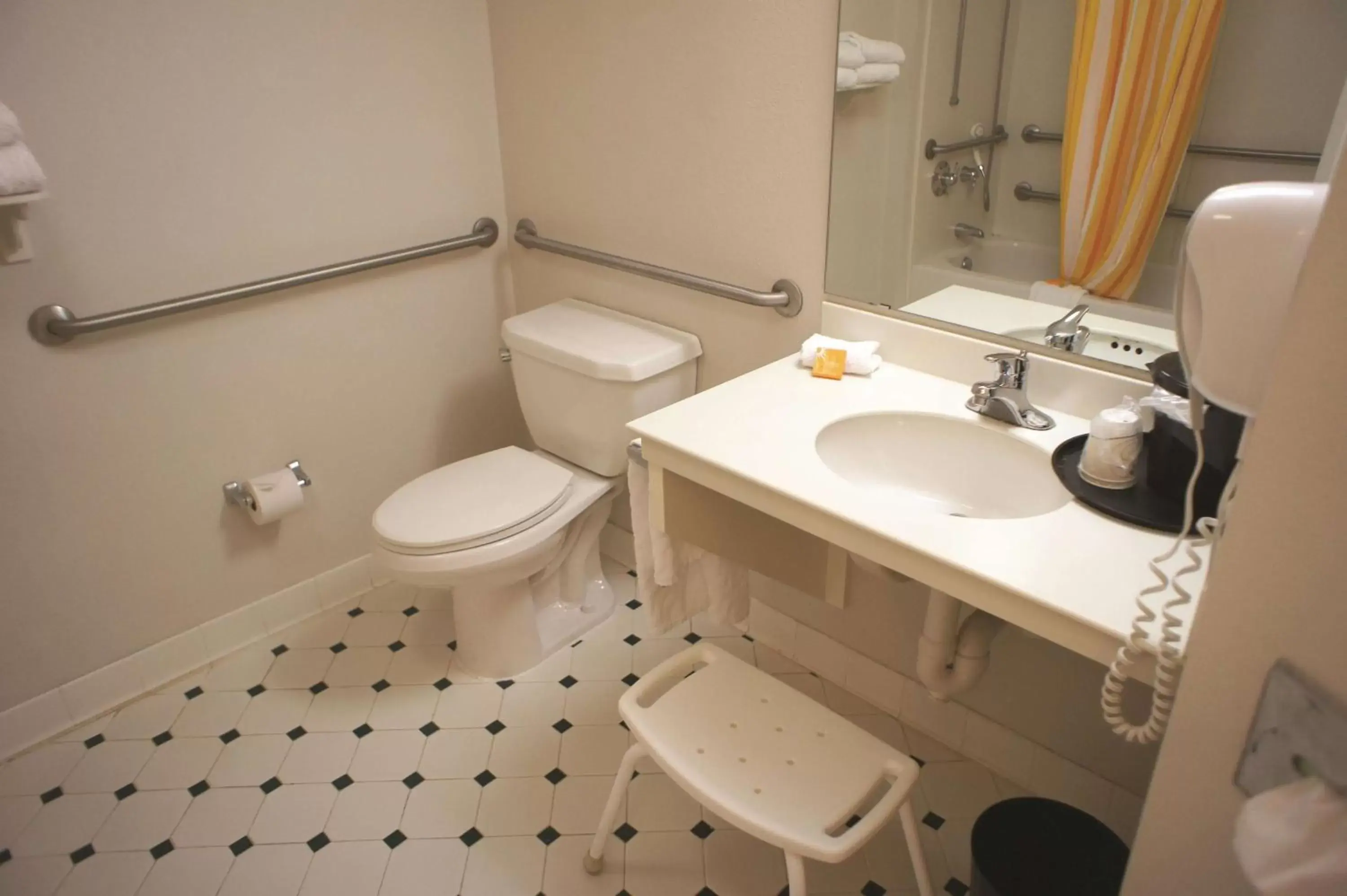 Photo of the whole room, Bathroom in La Quinta by Wyndham Winston-Salem