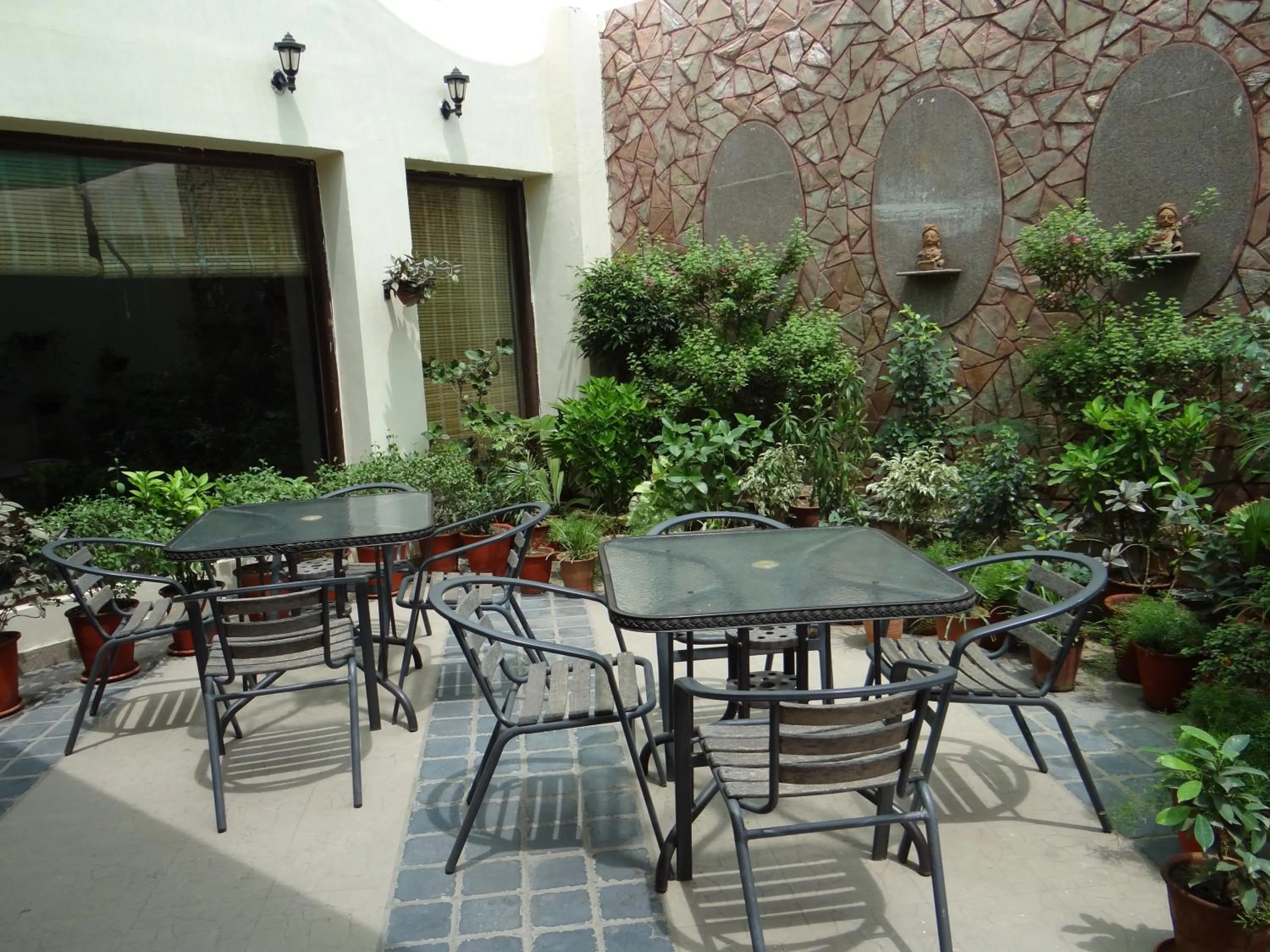 Garden in Ratnawali – A Vegetarian Heritage Hotel