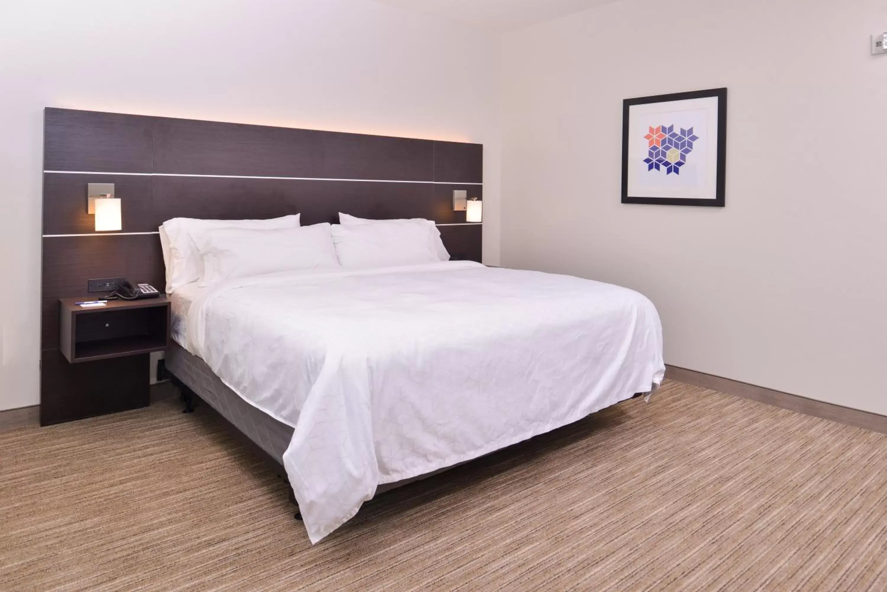 Photo of the whole room, Bed in Holiday Inn Express & Suites - Mall of America - MSP Airport, an IHG Hotel