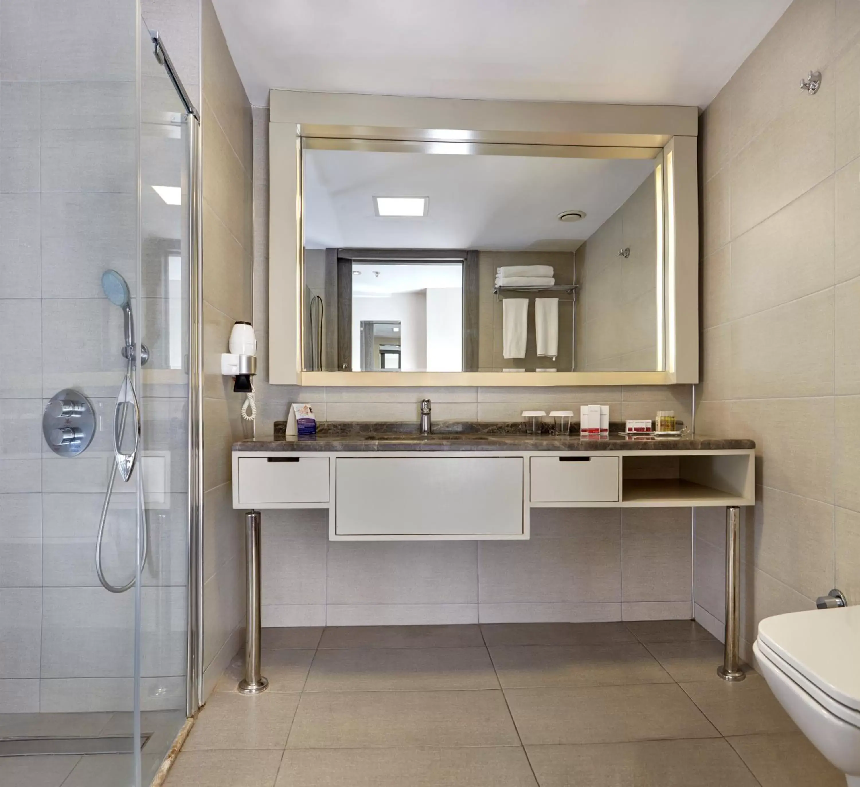 Bathroom in Ramada Plaza By Wyndham Izmir