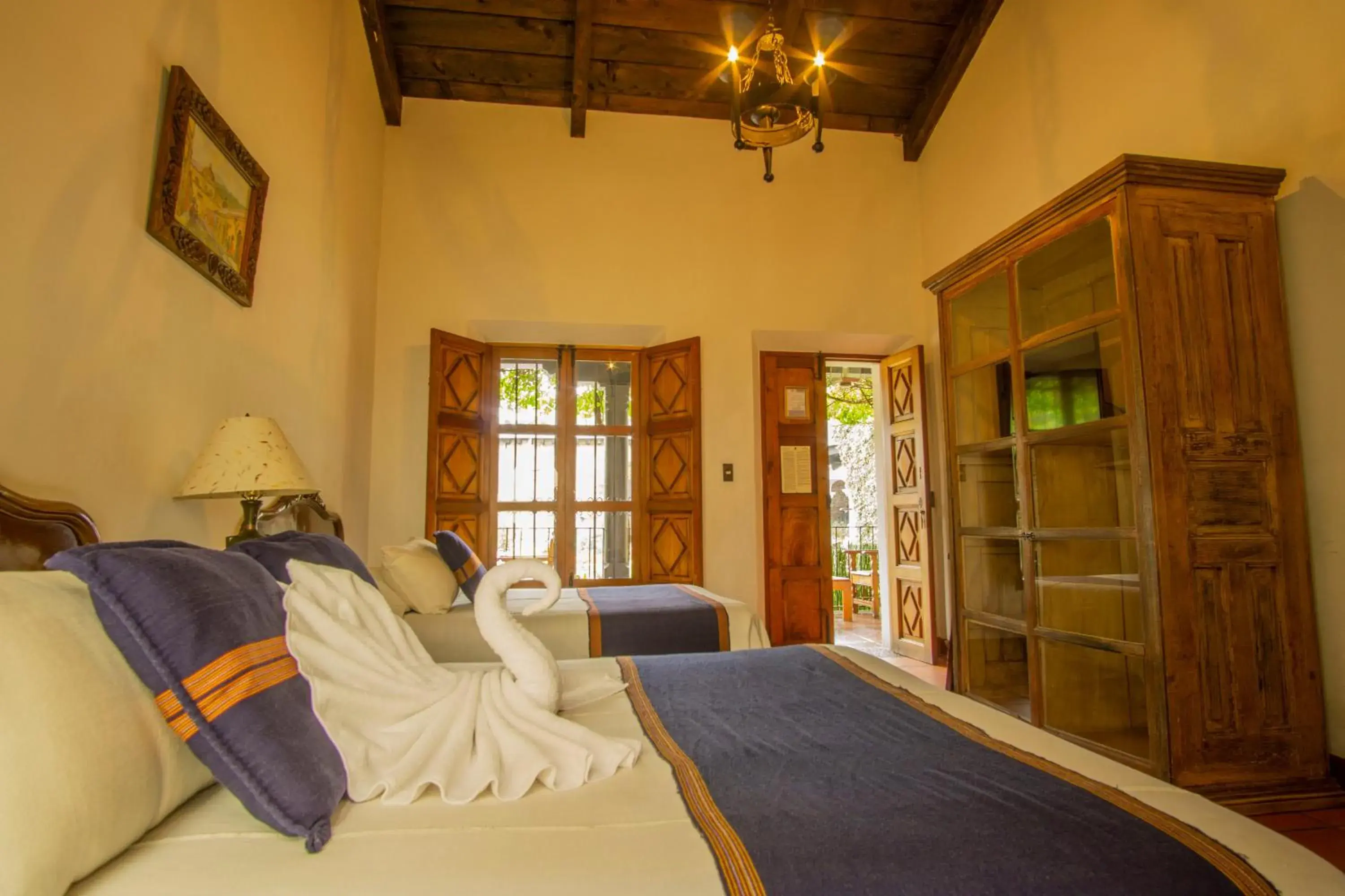 Bed in Hotel Posada de Don Rodrigo Antigua