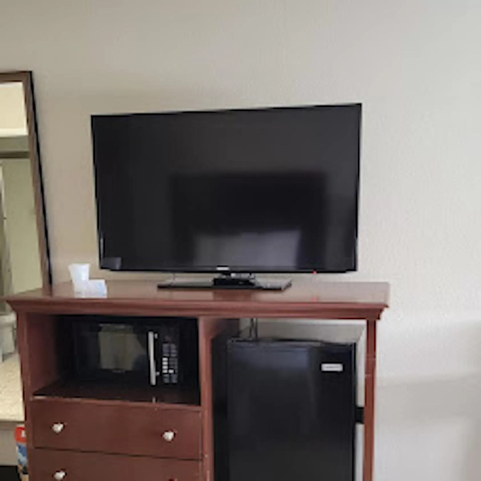 TV and multimedia in Baymont Inn & Suites by Wyndham Odessa