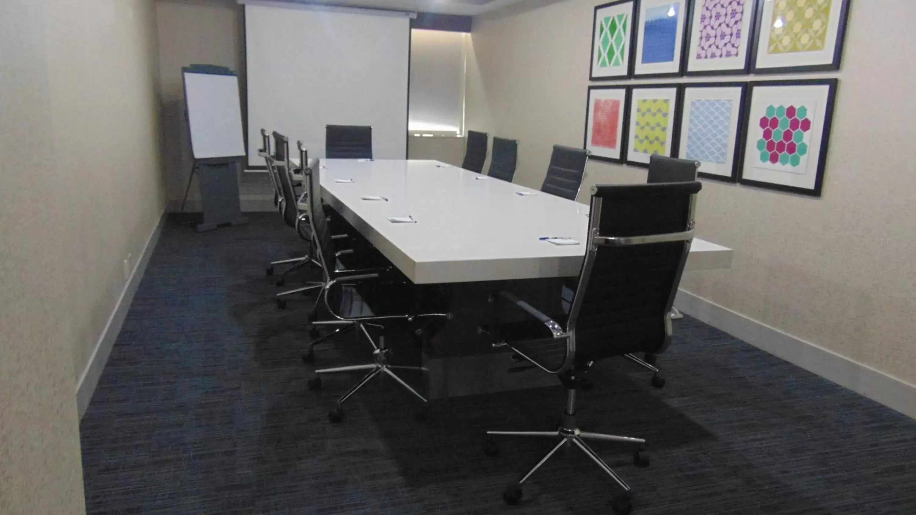 Meeting/conference room in Holiday Inn Express & Suites Wapakoneta, an IHG Hotel