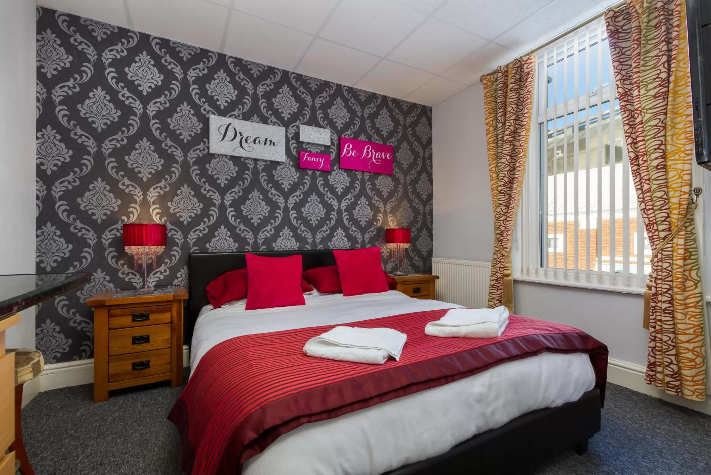 Bed in Adelaide Lodge - Town Centre - Opposite Winter Gardens