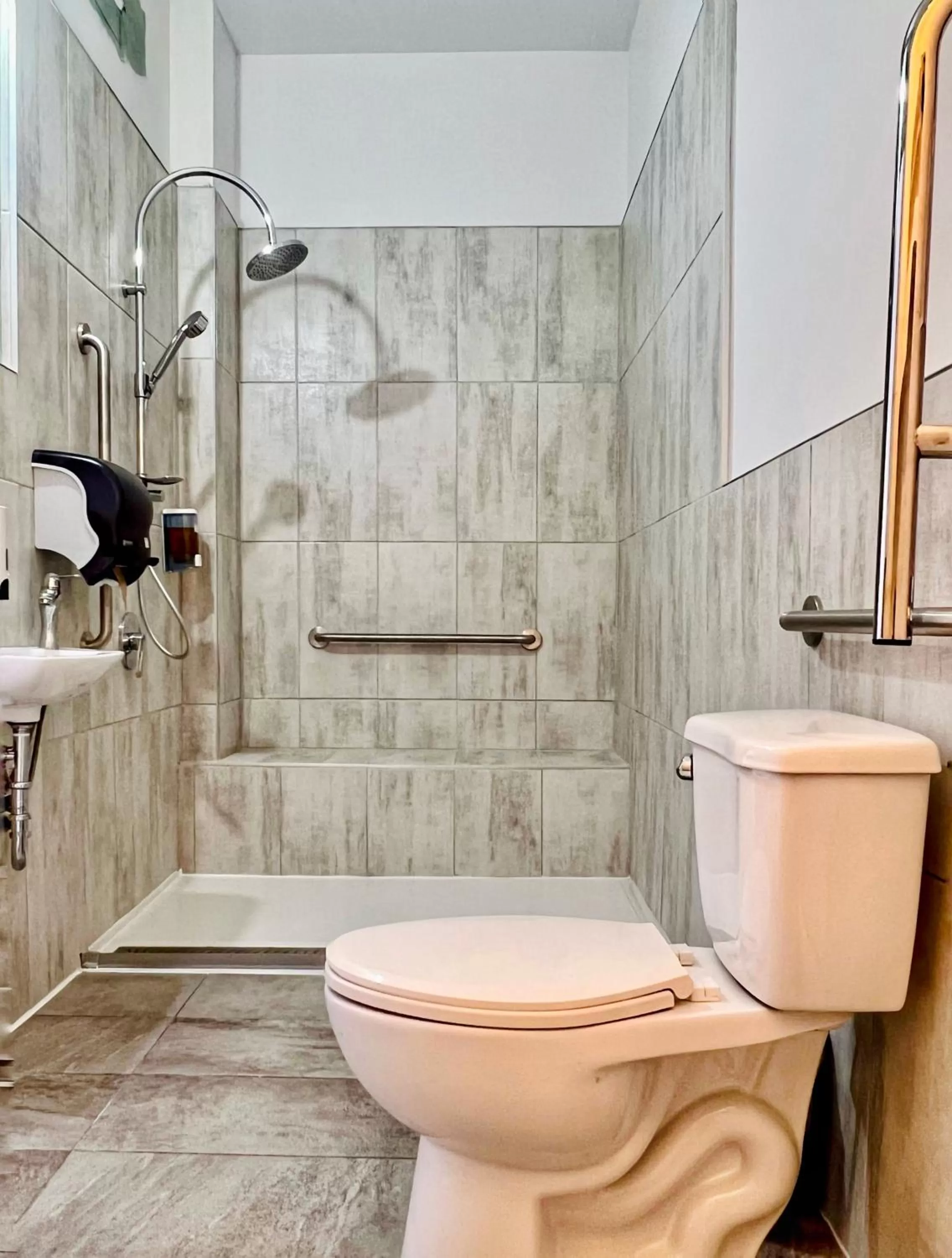 Shower in Auberge Le St-Alexis